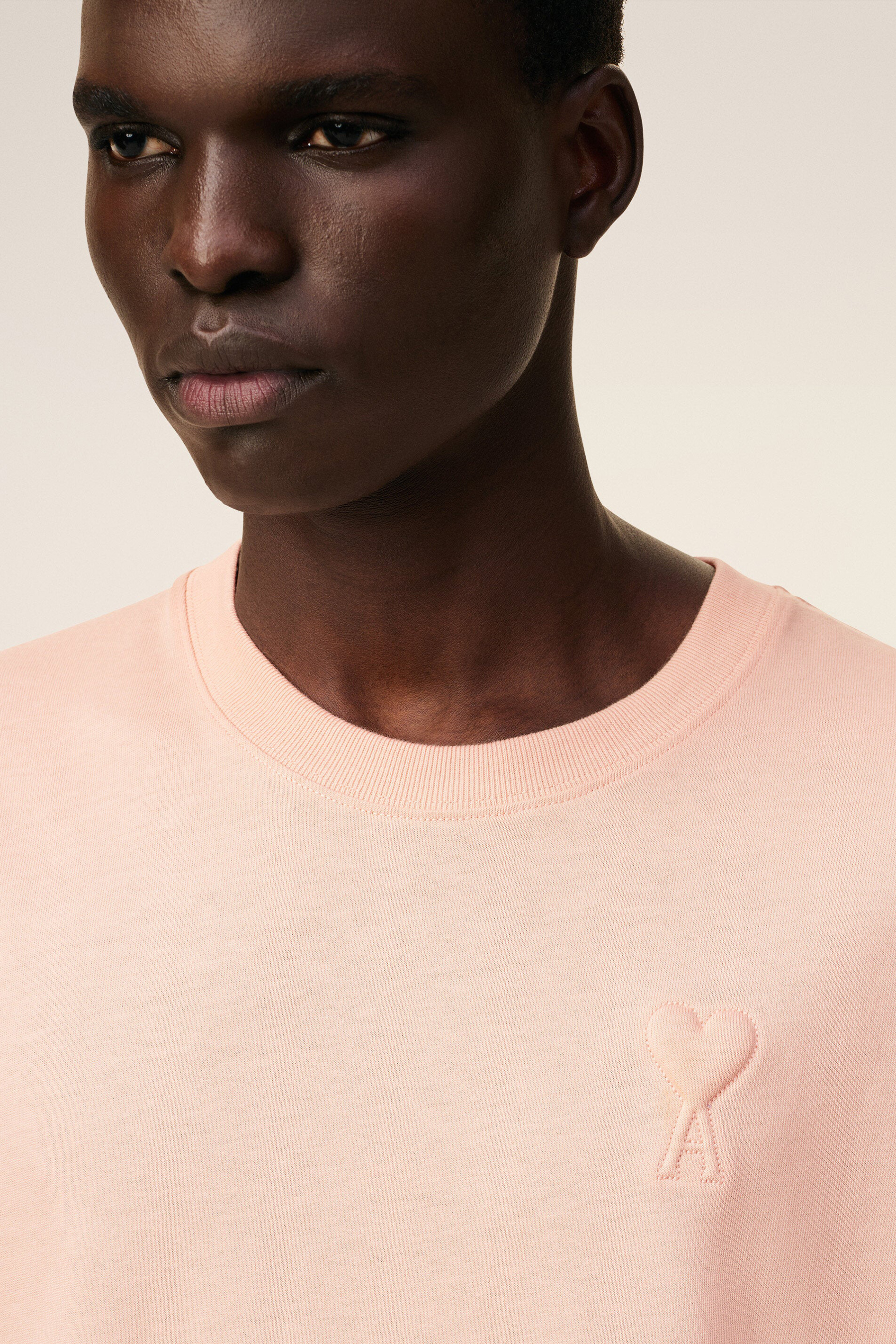 AMI PARIS Boxy Fit Ami De Coeur Cotton Jersey T-Shirt Gesicht, Kopf, Hals, Person, Schulter