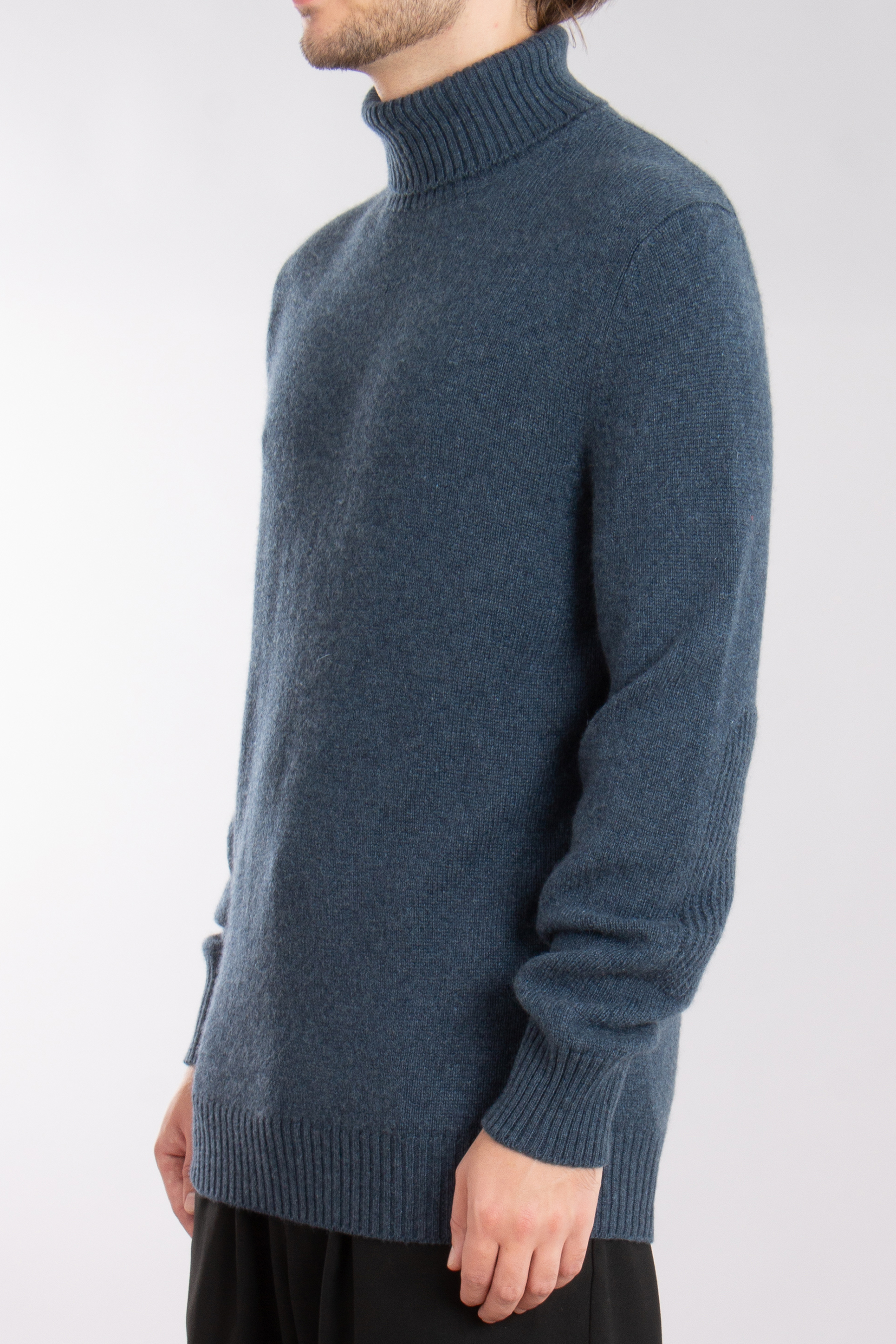 SEASE Coarsehair Cashmere Turtleneck Sweater SEASE Coarsehair Cashmere Turtleneck Sweater