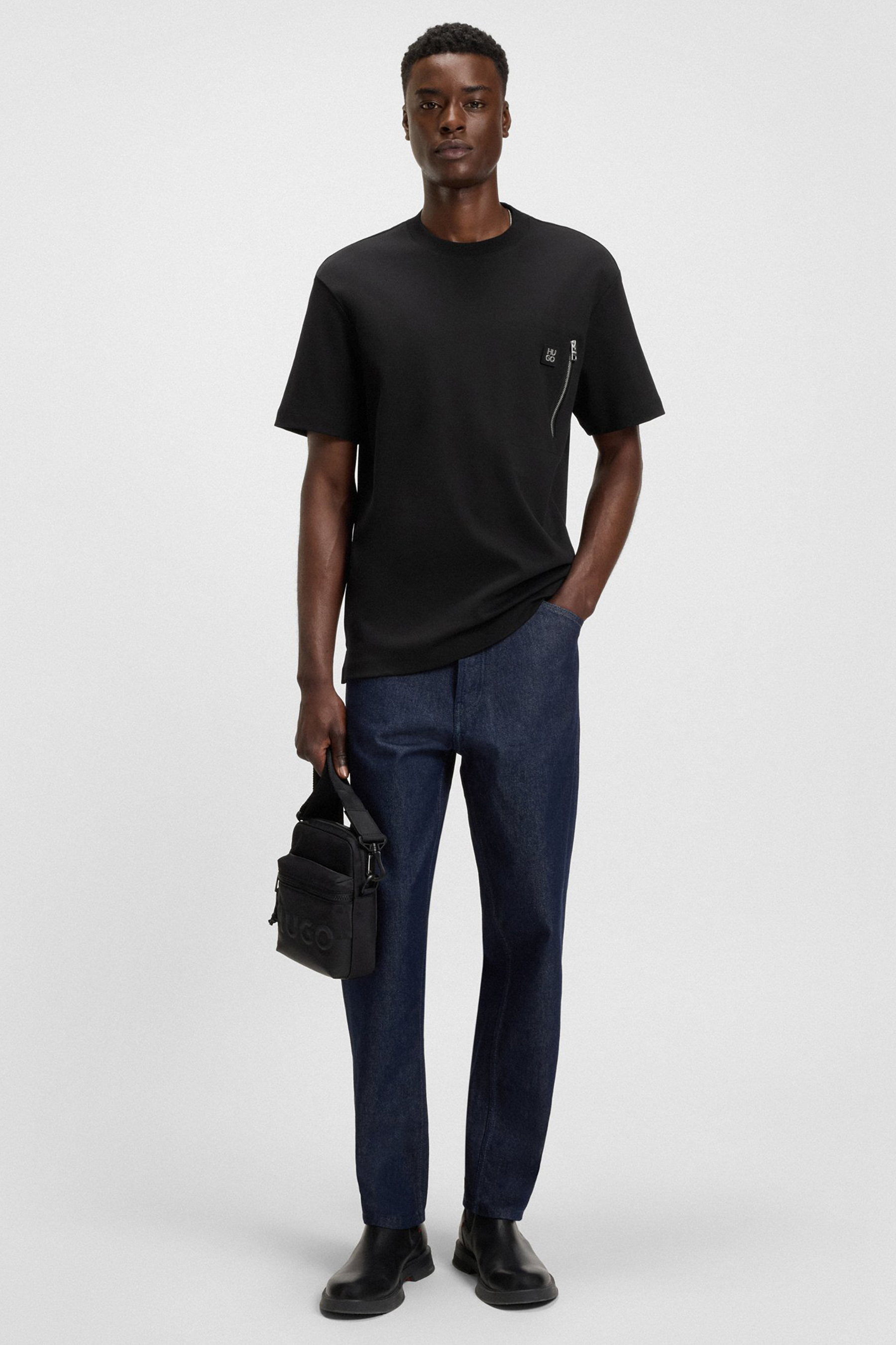 T-shirt, Hosen, Person, Stehend, Mann