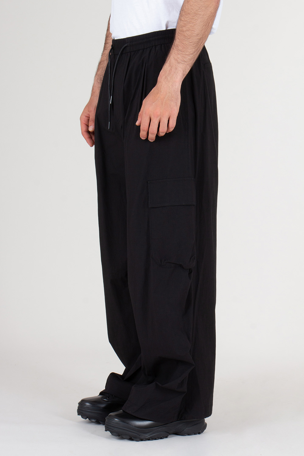 JUNN.J Loose Fit Ripstop Cotton Cargo Jogging Pants