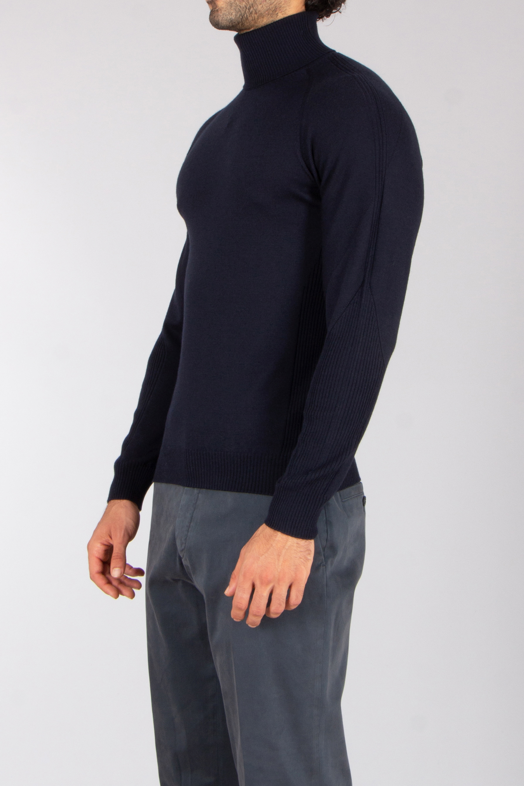 SEASE Regular Fit Virgin Wool Whole Turtleneck Sweater Langarm, Ärmel, Hosen, Mann, Person