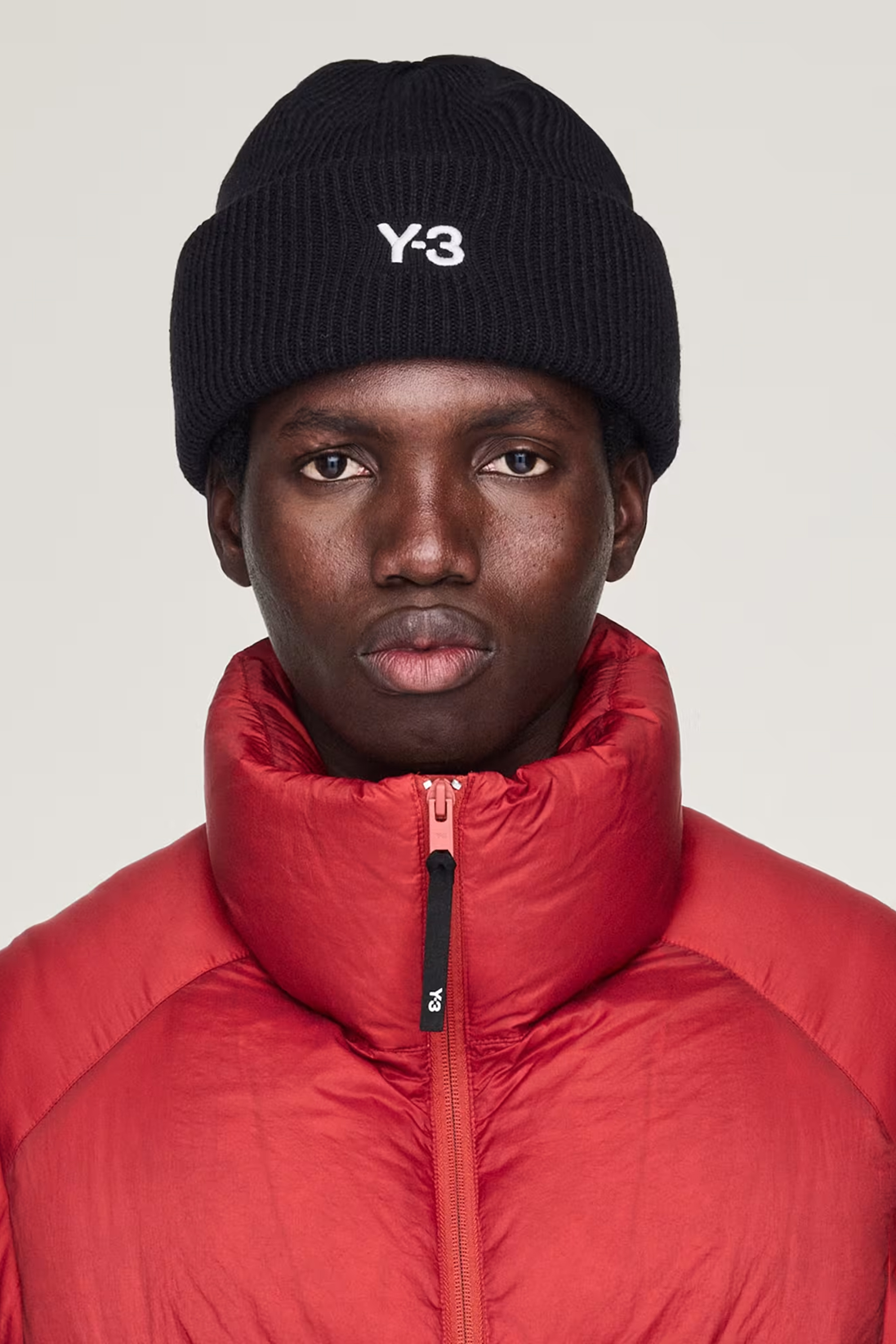 Y-3 Embroidered Ribbed Wool Blend Classic Beanie Mütze, Hut, Mantel, Jacke, Person