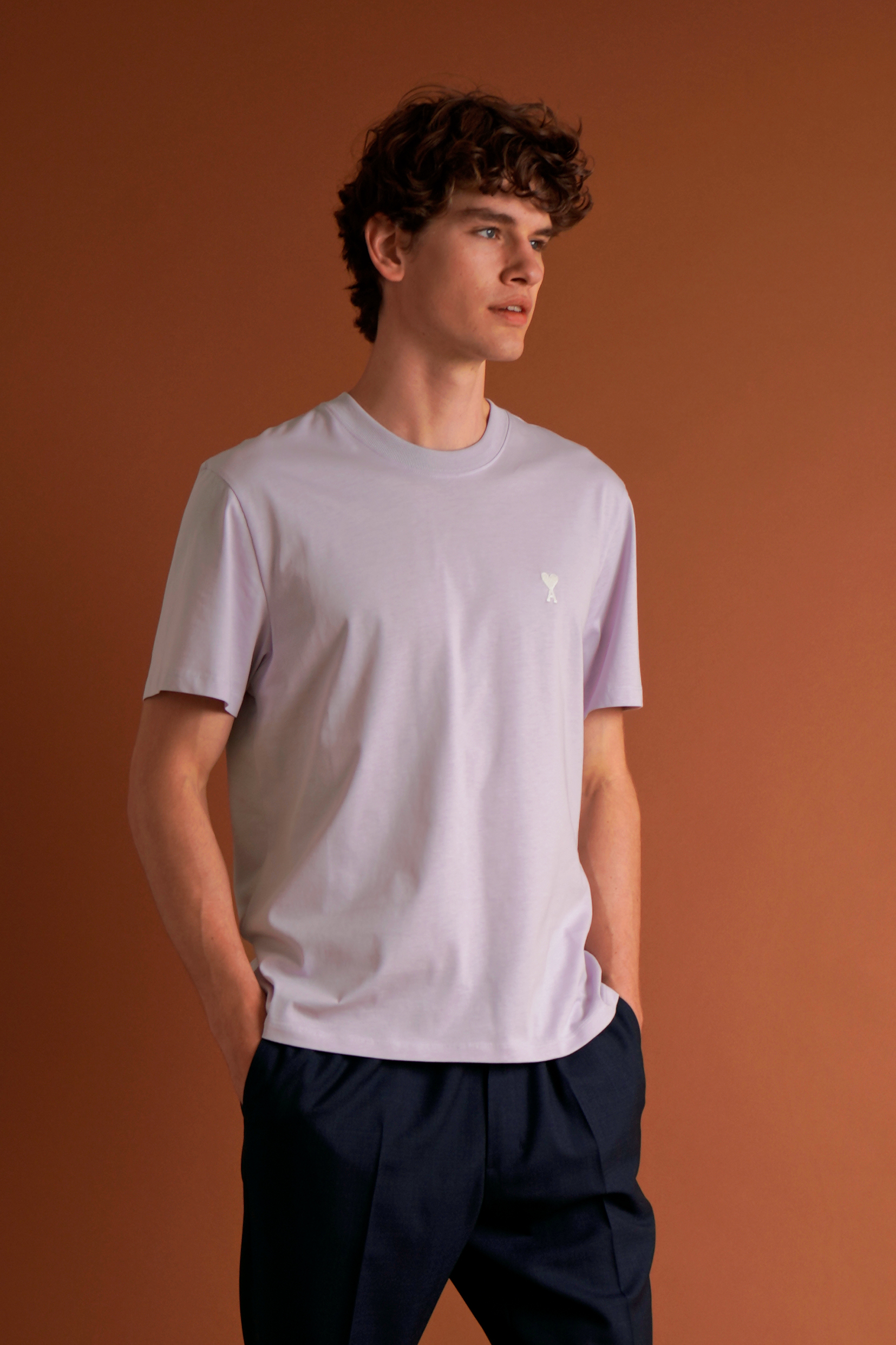 AMI PARIS Classic Fit Ami De Coeur Organic Cotton Jersey T-Shirt T-shirt, Ärmel, Junge, Person, Jugendlich