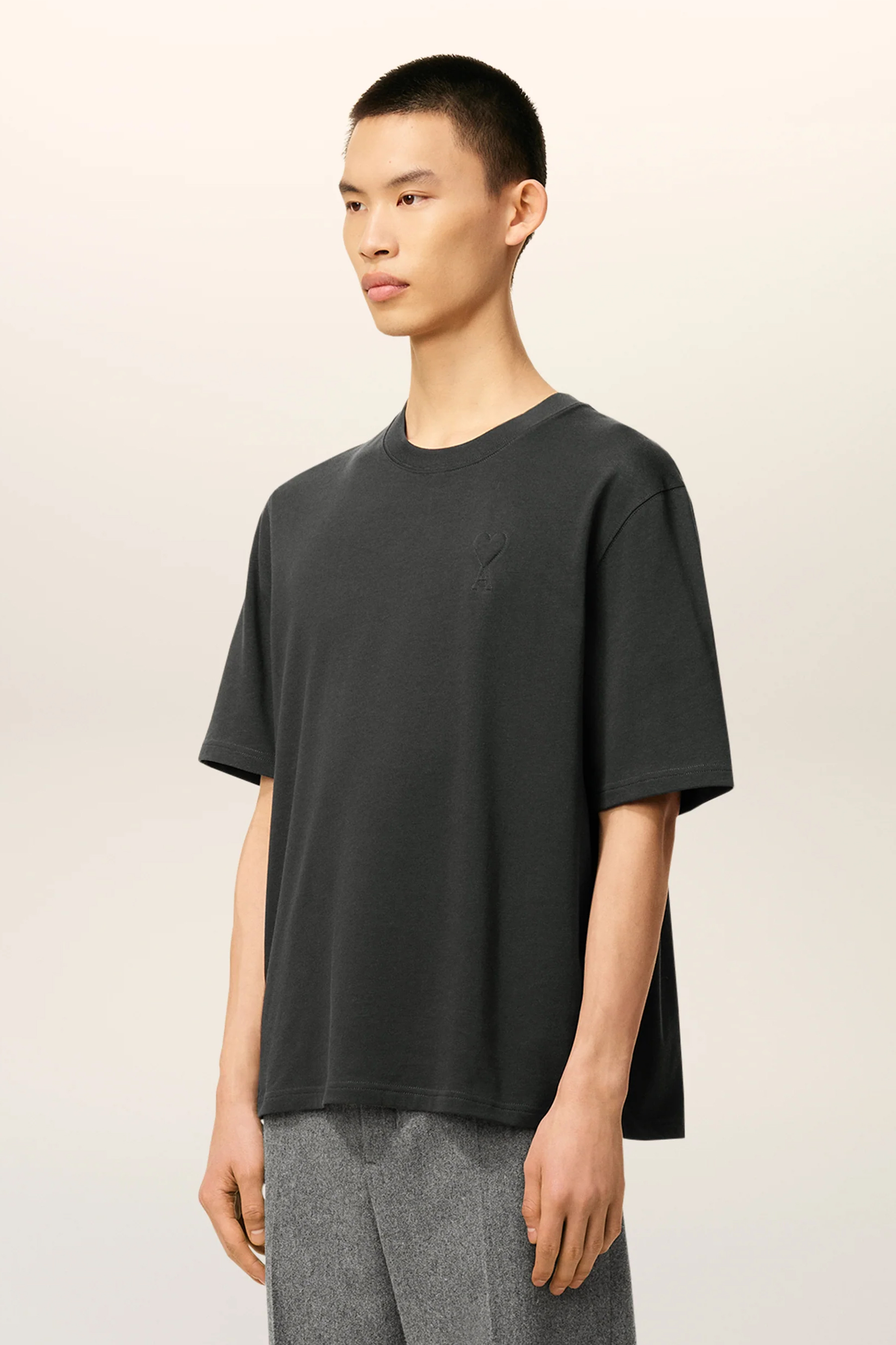AMI PARIS Boxy Fit Ami De Coeur Cotton Jersey T-Shirt Bekleidung, T-shirt, Ärmel, Person