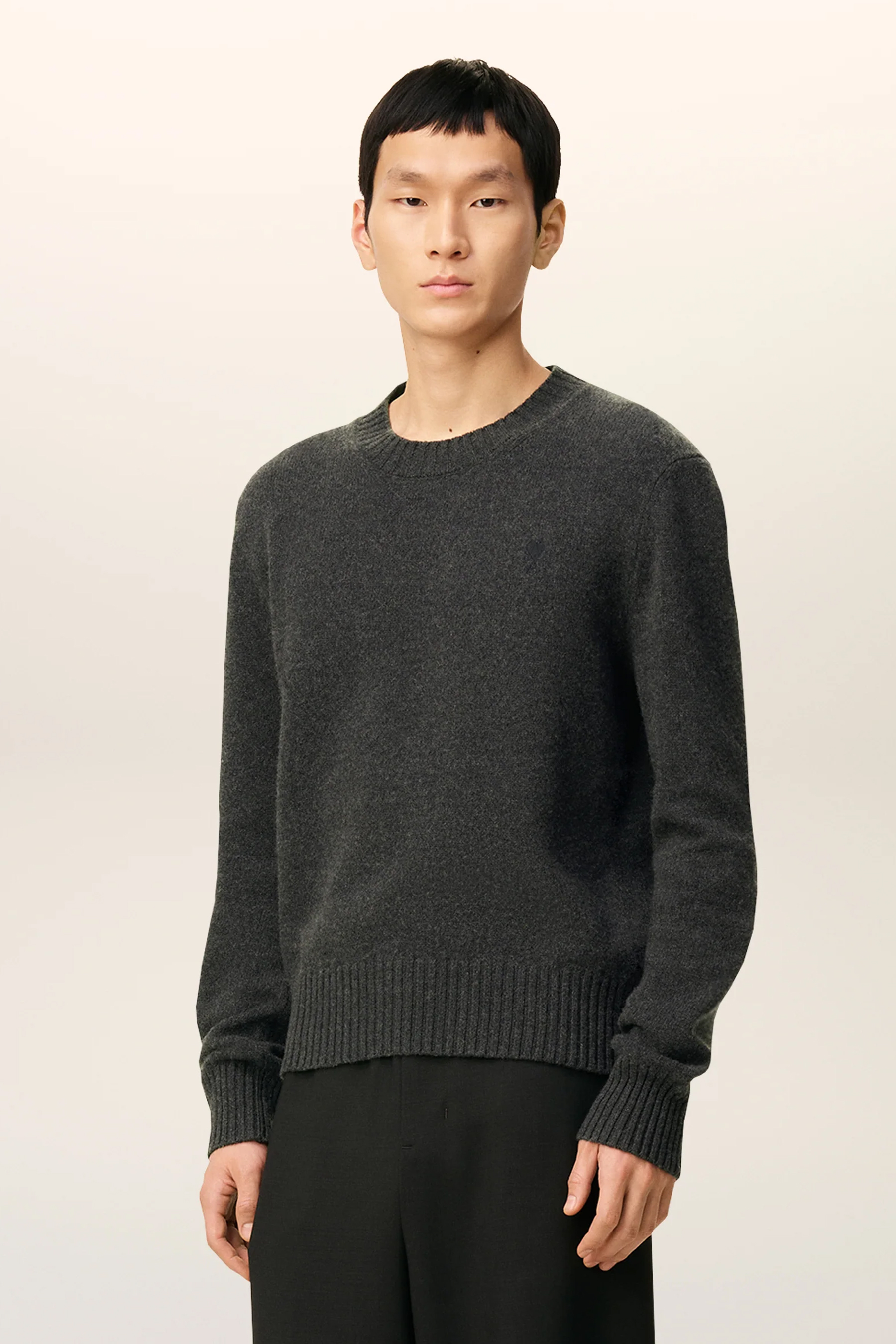 AMI PARIS Regular Fit Ami De Coeur Recycled Cashmere Blend Sweater Bekleidung, Strickwaren, Pullover, Sweatshirt