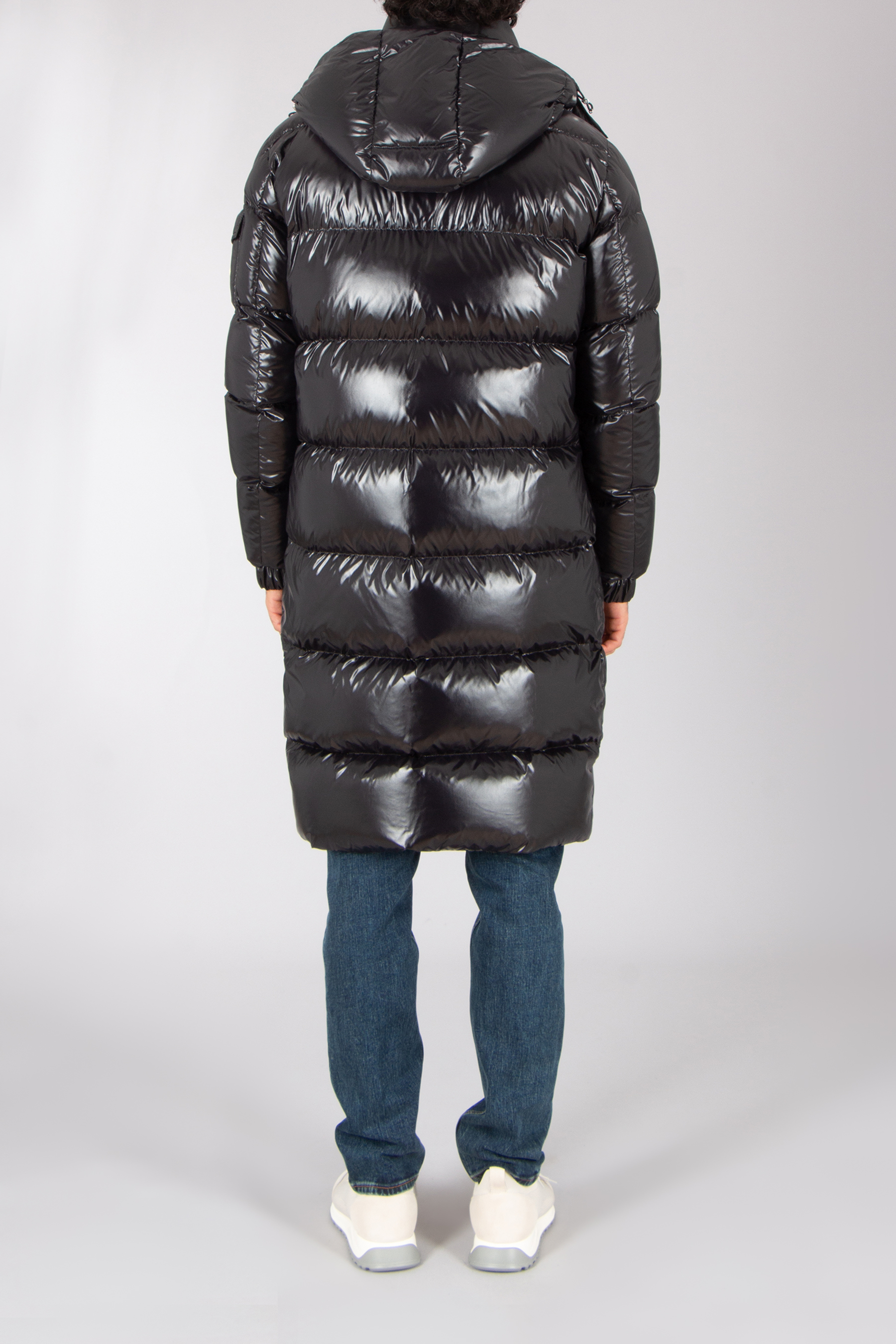 MONCLER Hanoverian Loose Fit Nylon Laqué Down Coat Mantel, Jacke, Jeans, Person