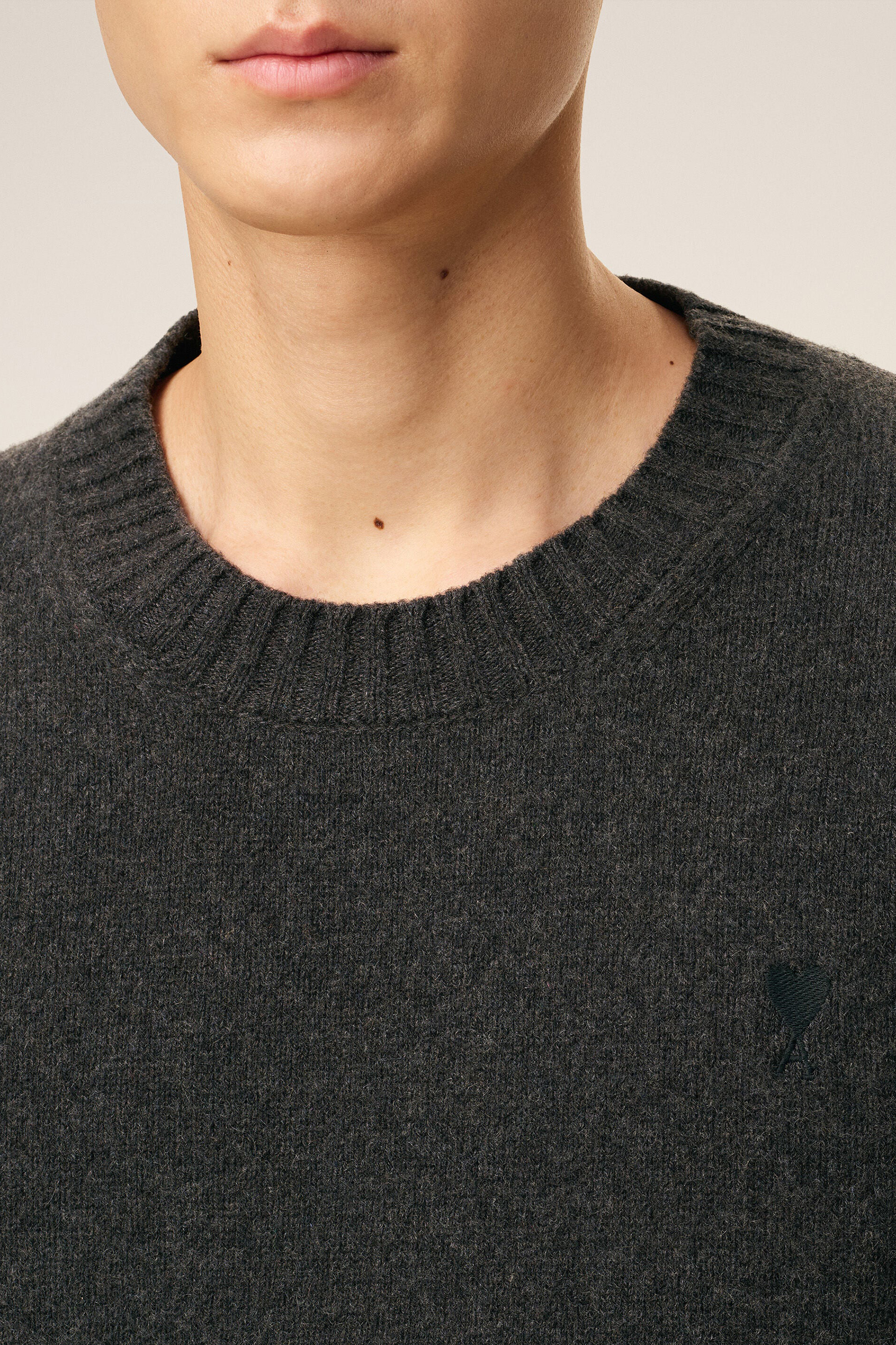 AMI PARIS Regular Fit Ami De Coeur Recycled Cashmere Blend Sweater Gesicht, Hals, Person, Strickwaren, Pullover