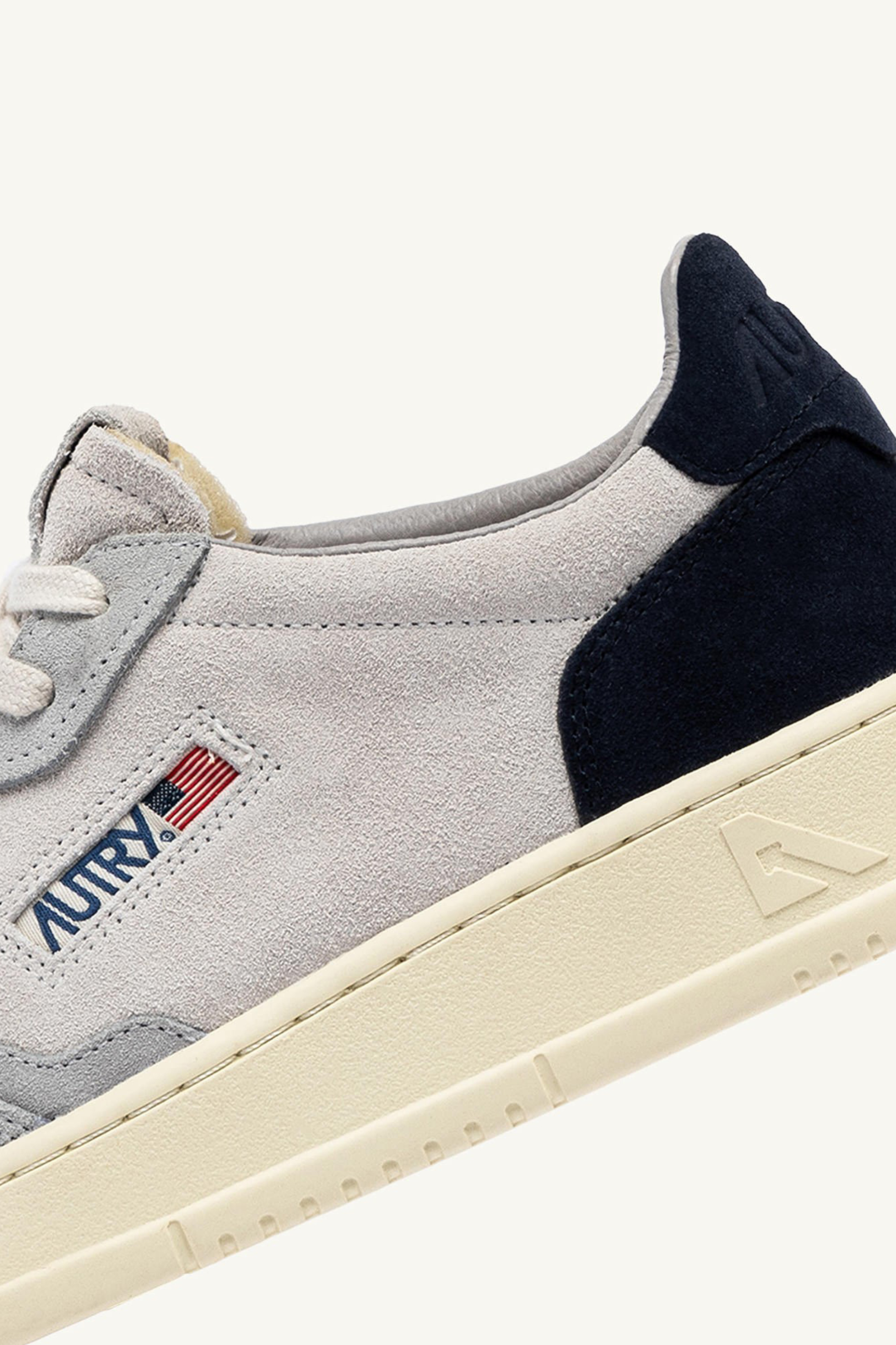 AUTRY Suede Sneakers Medalist Low AUTRY Suede Sneakers Medalist Low