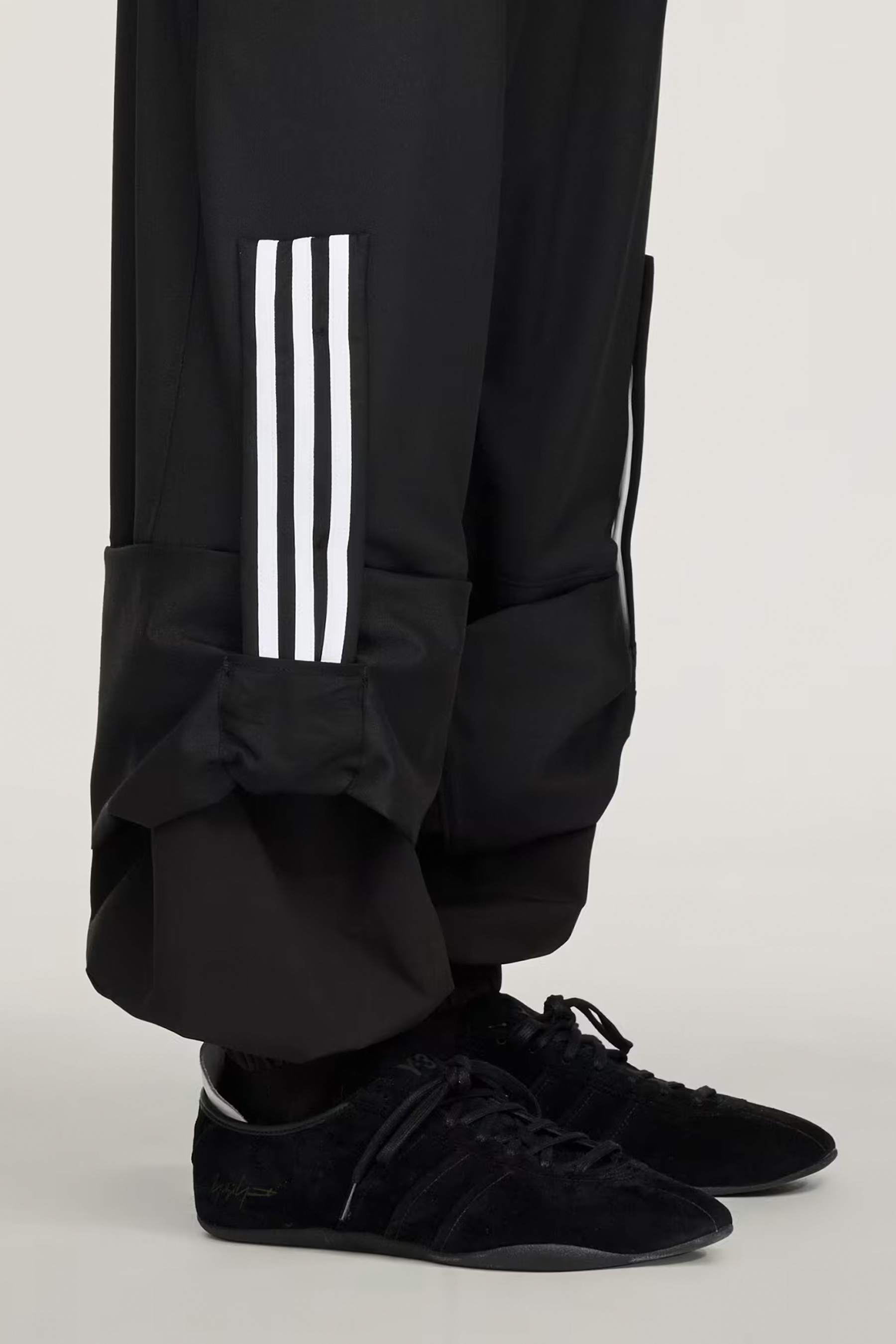 Y-3 Oversized Fit Refined Wool Stretch Blend Cuffed Pants Schuhwerk, Schuh, Sneaker, Hosen, Mantel