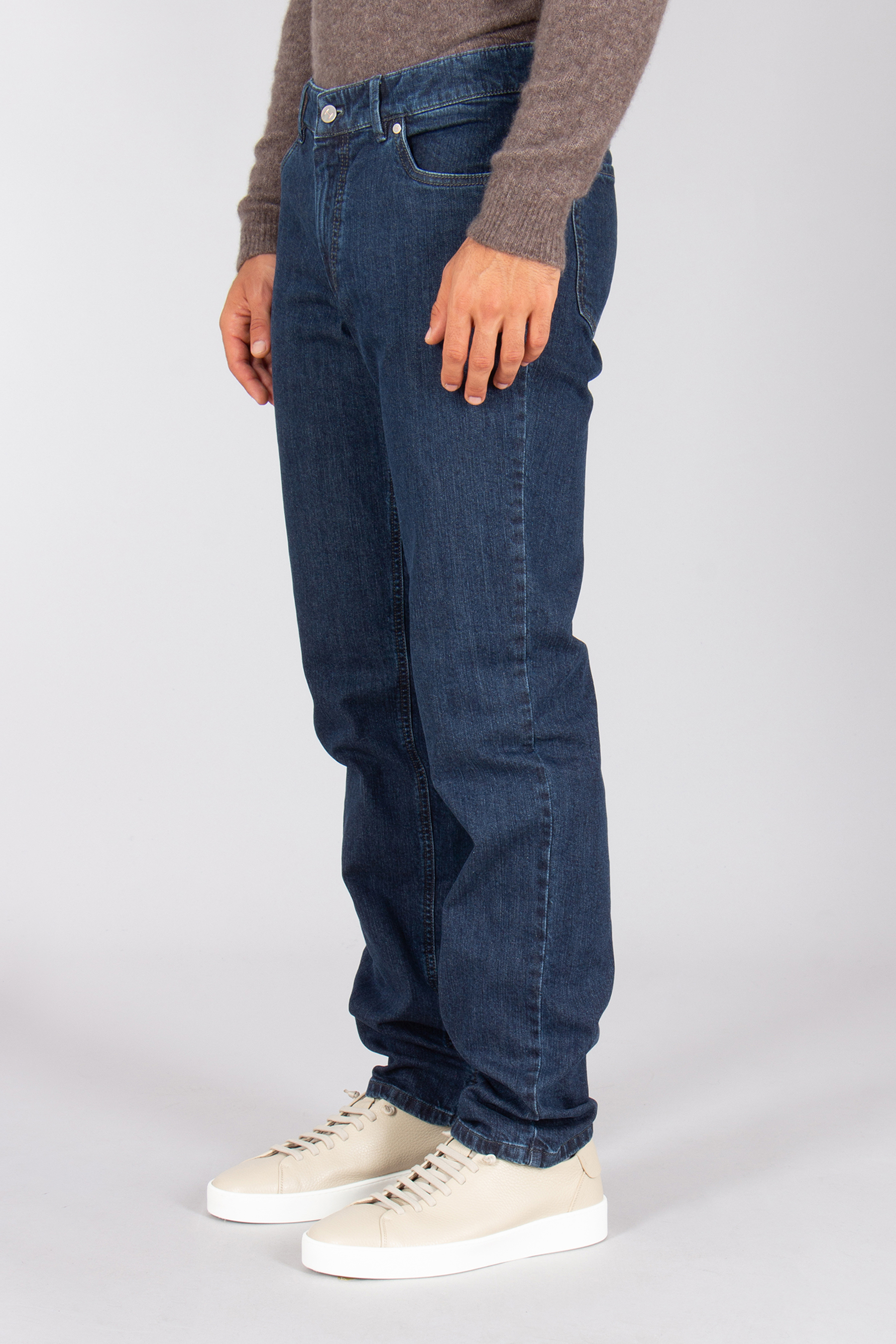 Hosen, Jeans, Schuh, Sneaker, Person