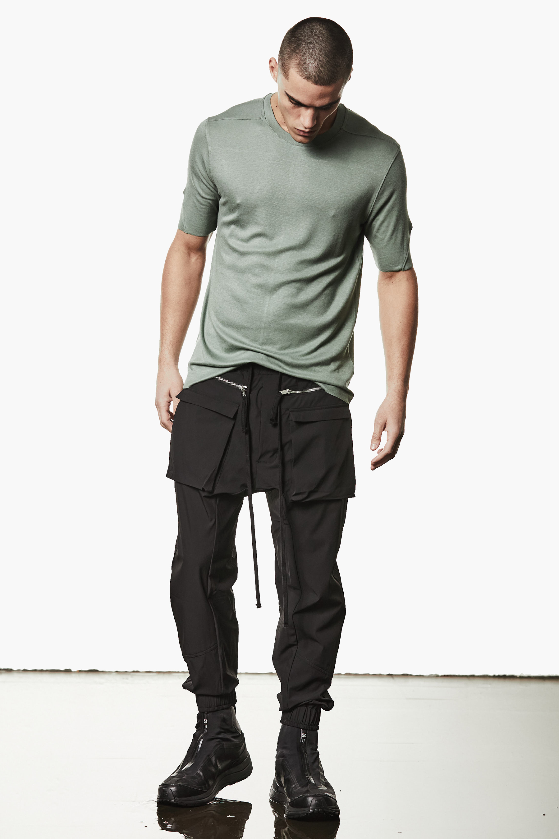 THOM KROM Slim Fit Viscose Stretch Round Neck T-Shirt T-shirt, Person, Stehend, Hosen, Schuh