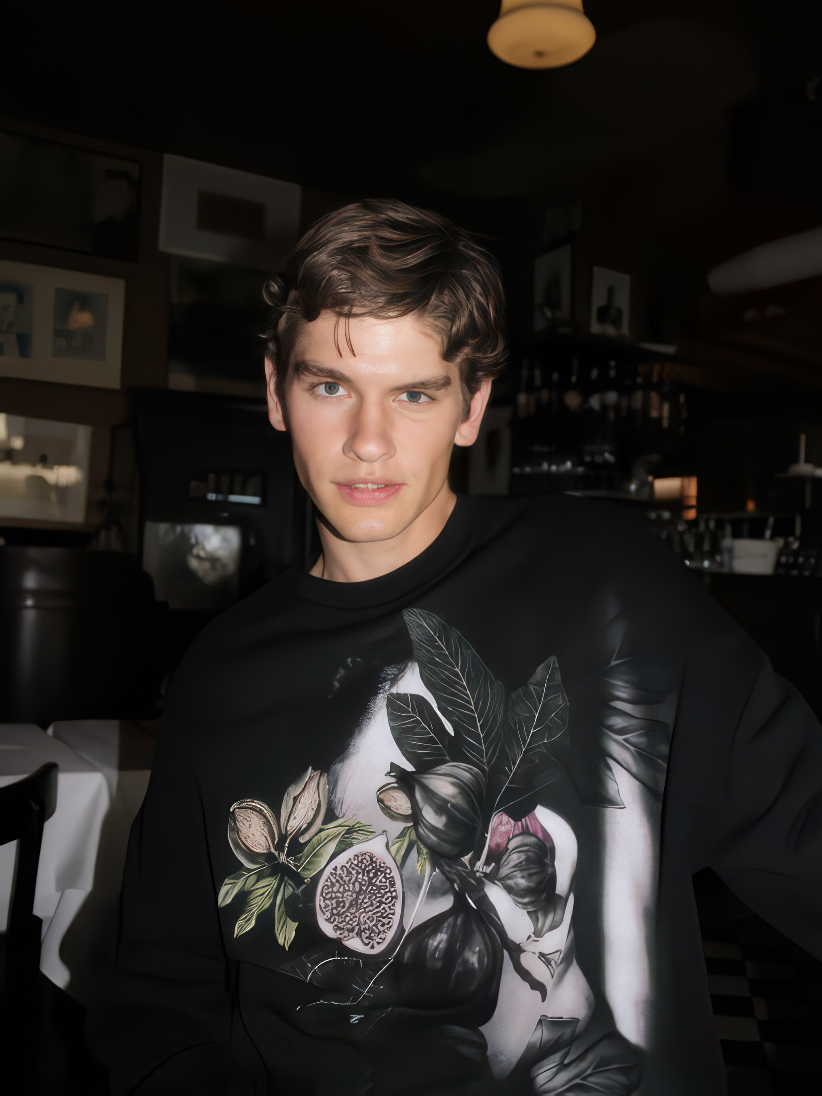 T-shirt, Langarm, Person, Lampe, Pullover