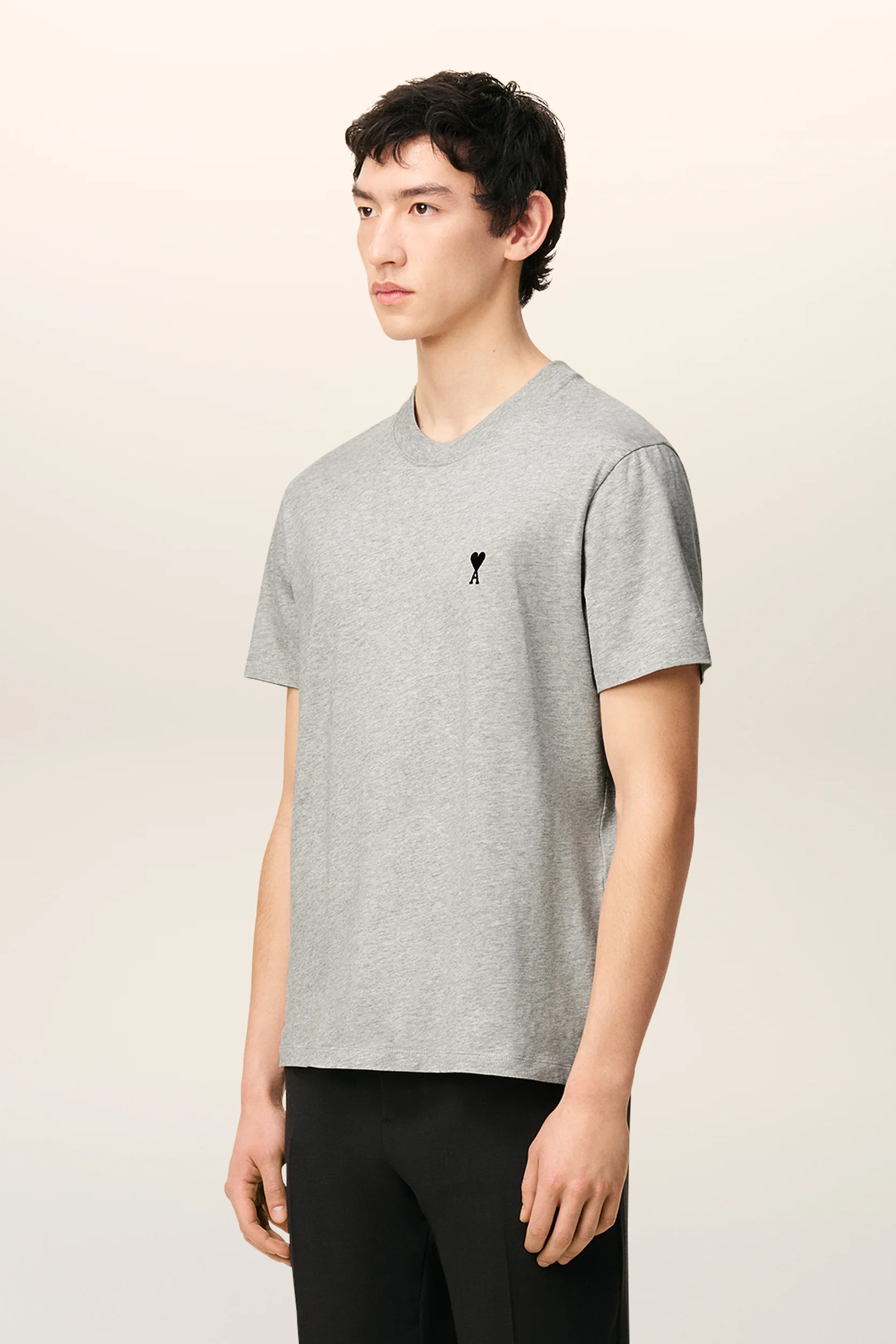 Bekleidung, T-shirt, Ärmel, Person