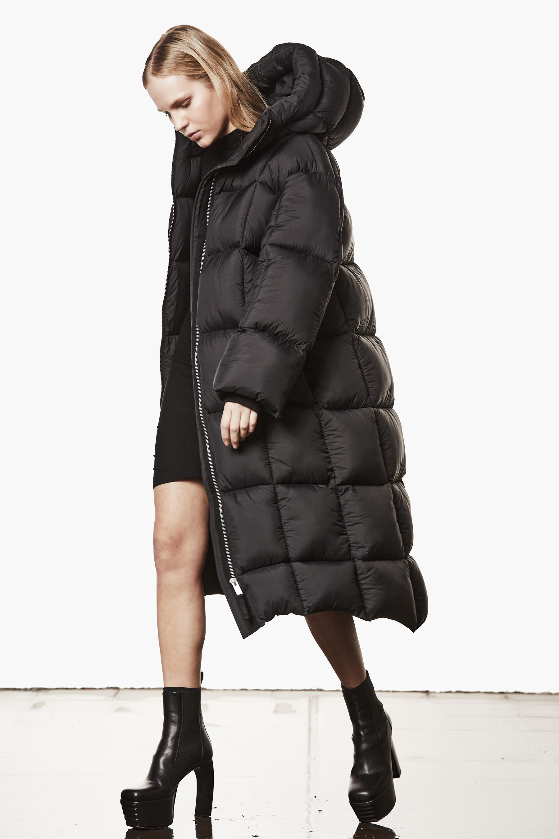 THOM KROM Oversized Fit Quilted Nylon Puffer Coat Mantel, Jacke, Person, Frau