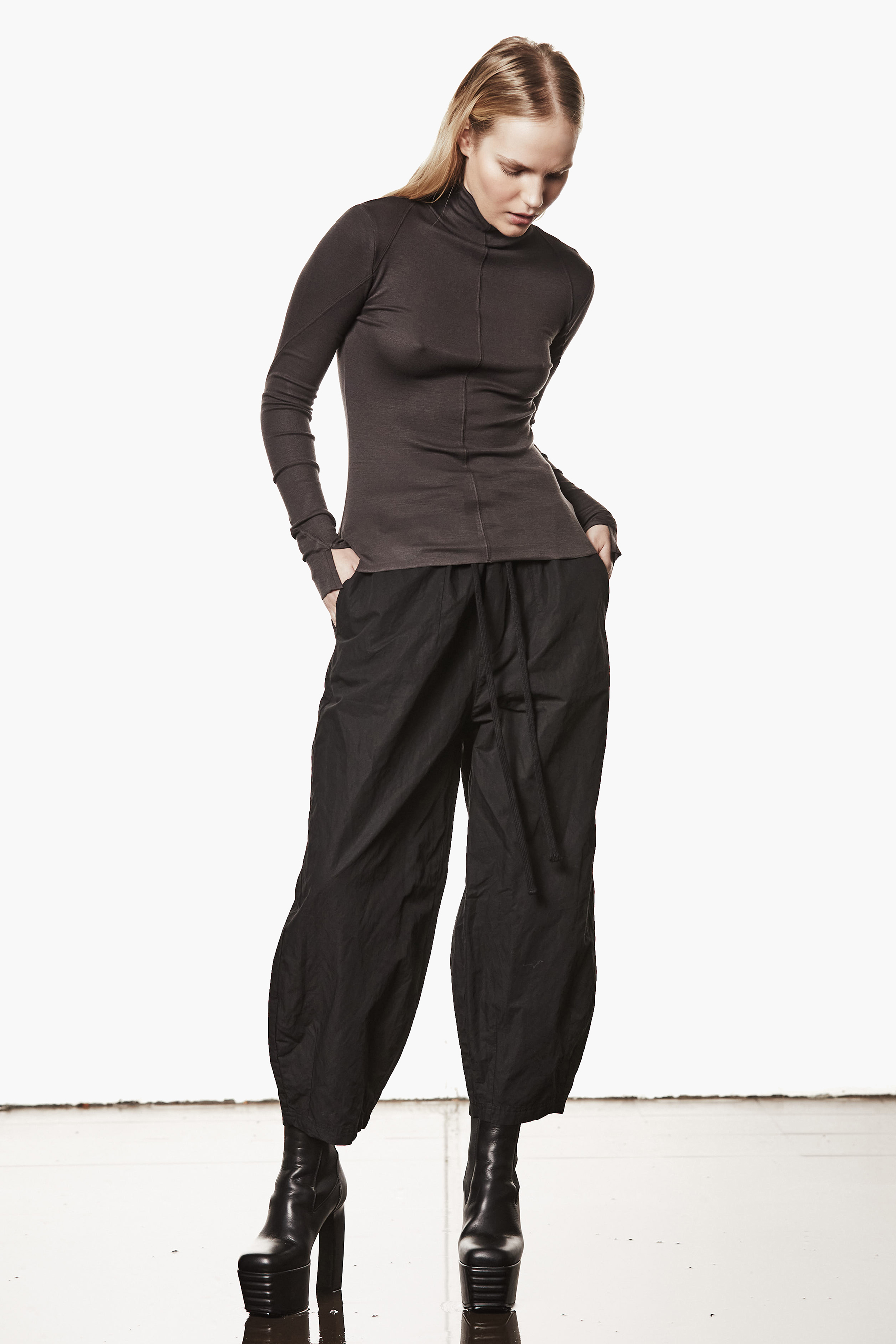 THOM KROM Slim Fit Viscose Stretch Roll Neck Long-Sleeve T-Shirt Hosen, Langarm, Bluse, Person, Frau