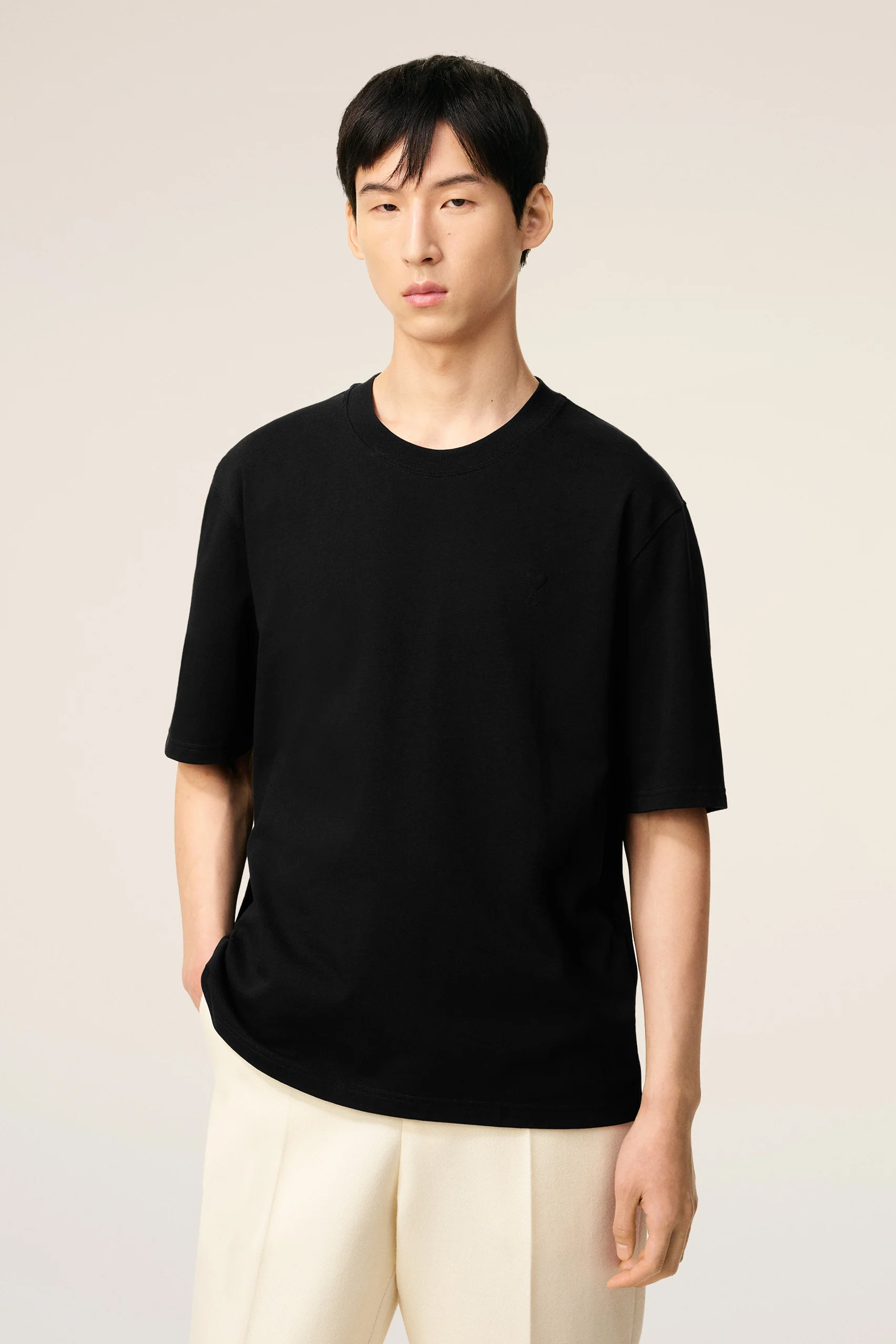 Bekleidung, T-shirt, Ärmel, Person, Bluse