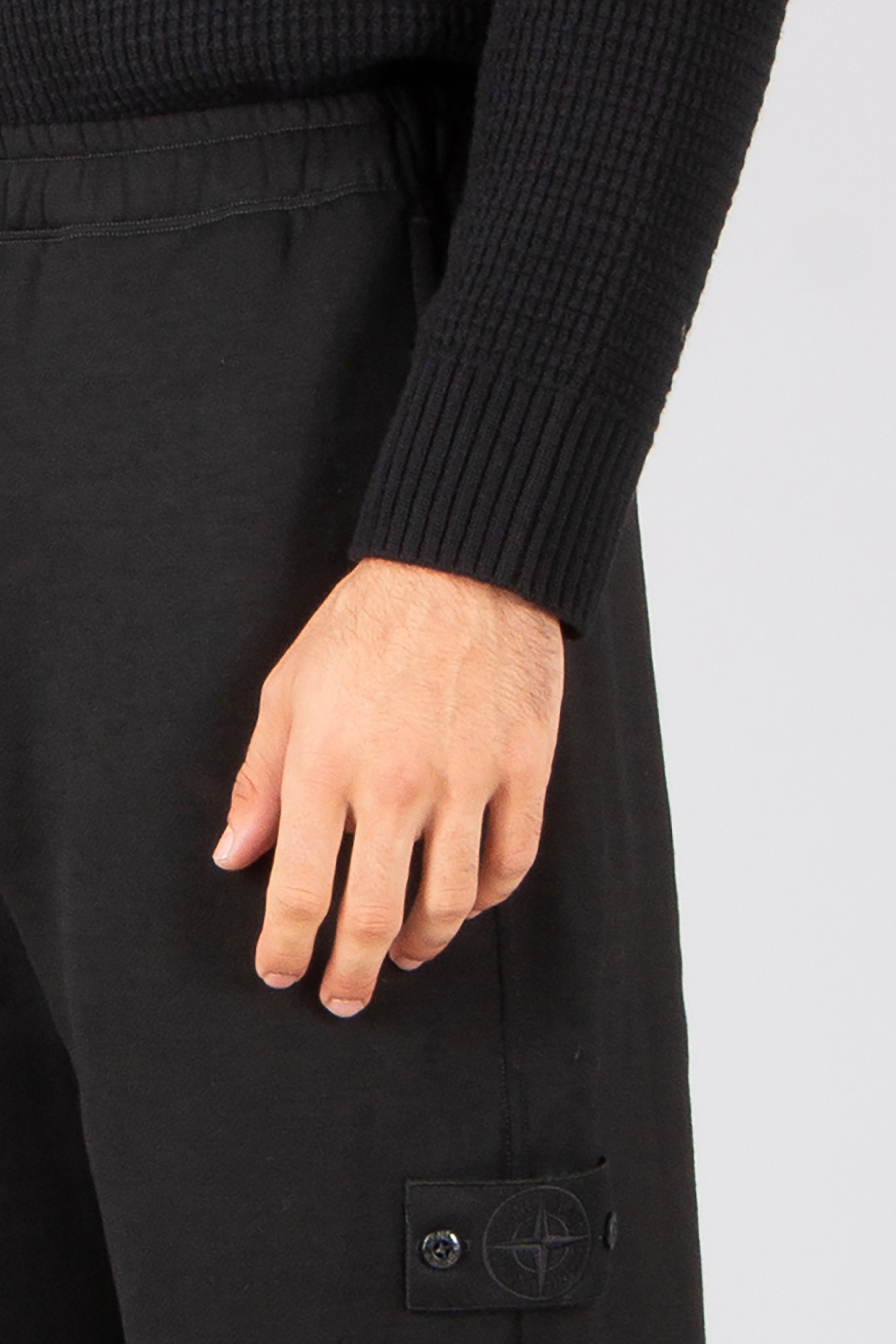 STONE ISLAND Relaxed Fit Ghost Piece Wool-Cotton Fleece Sweatpants Langarm, Finger, Hand, Person, Mann