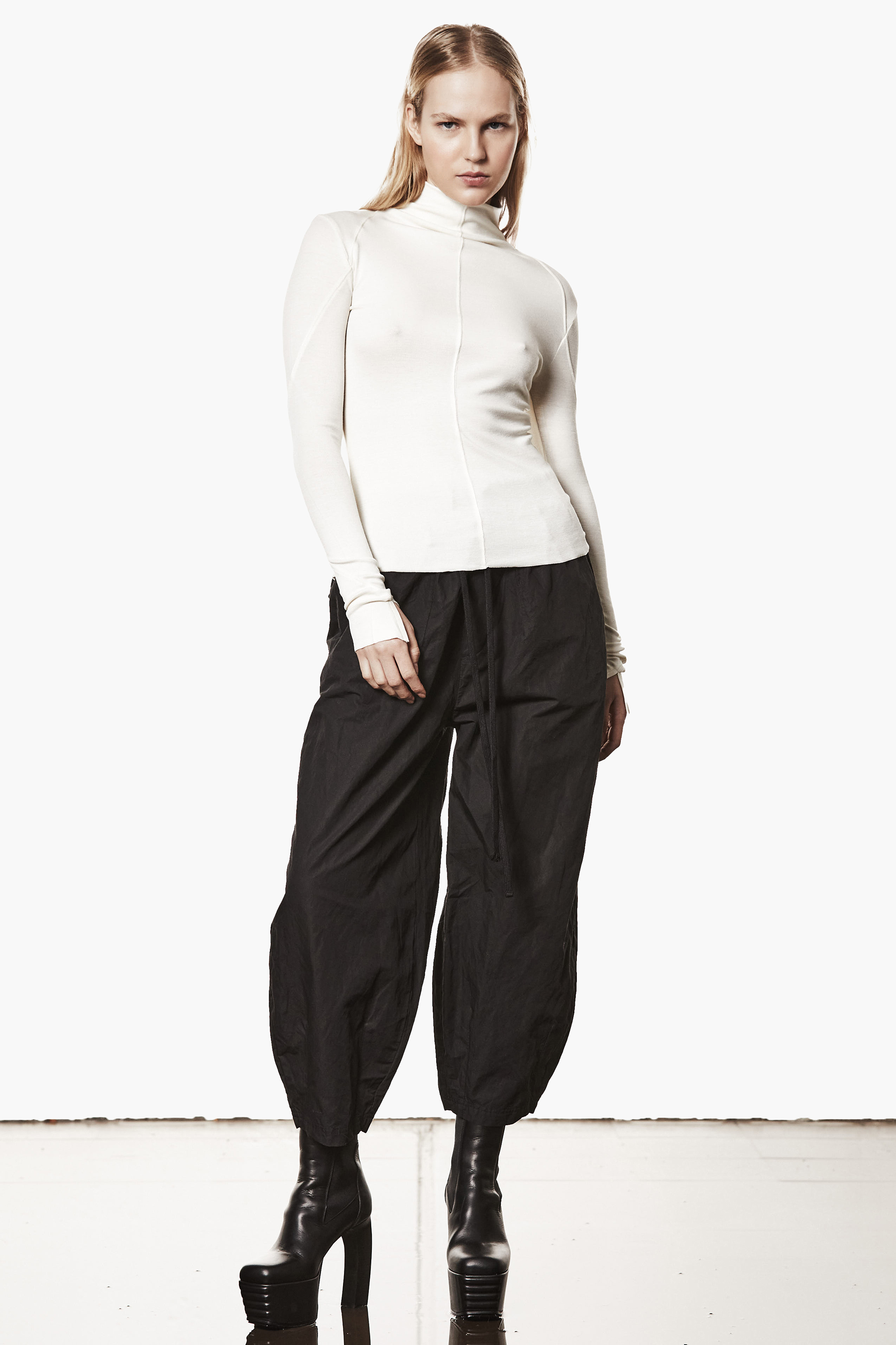 THOM KROM Slim Fit Viscose Stretch Roll Neck Long-Sleeve T-Shirt Bekleidung, Hosen, Bluse, Langarm, Person