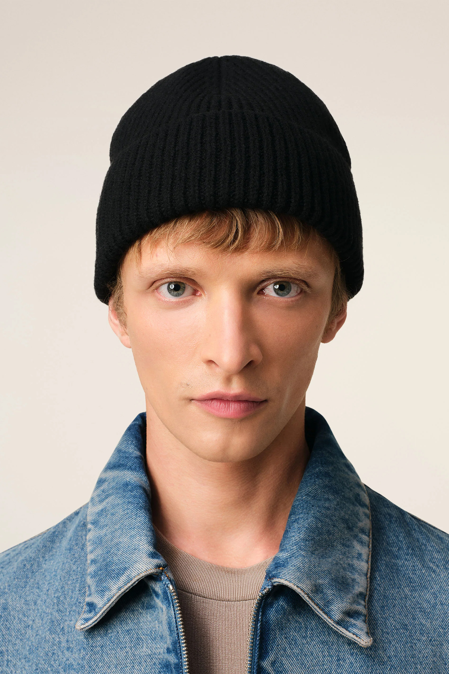 AMI PARIS Ami De Coeur Ribbed Wool Beanie Mütze, Hut, Person, Jacke