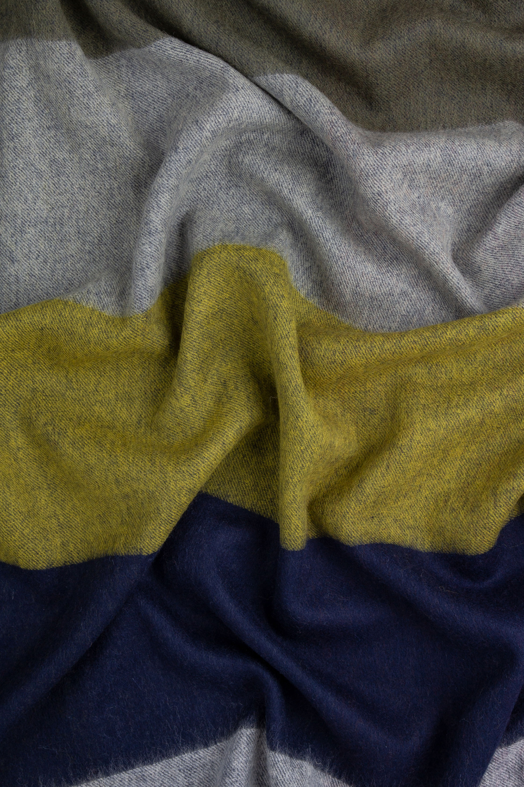 PAUL SMITH Graphic Stripe Cashmere Blend Blanket PAUL SMITH Graphic Stripe Cashmere Blend Blanket
