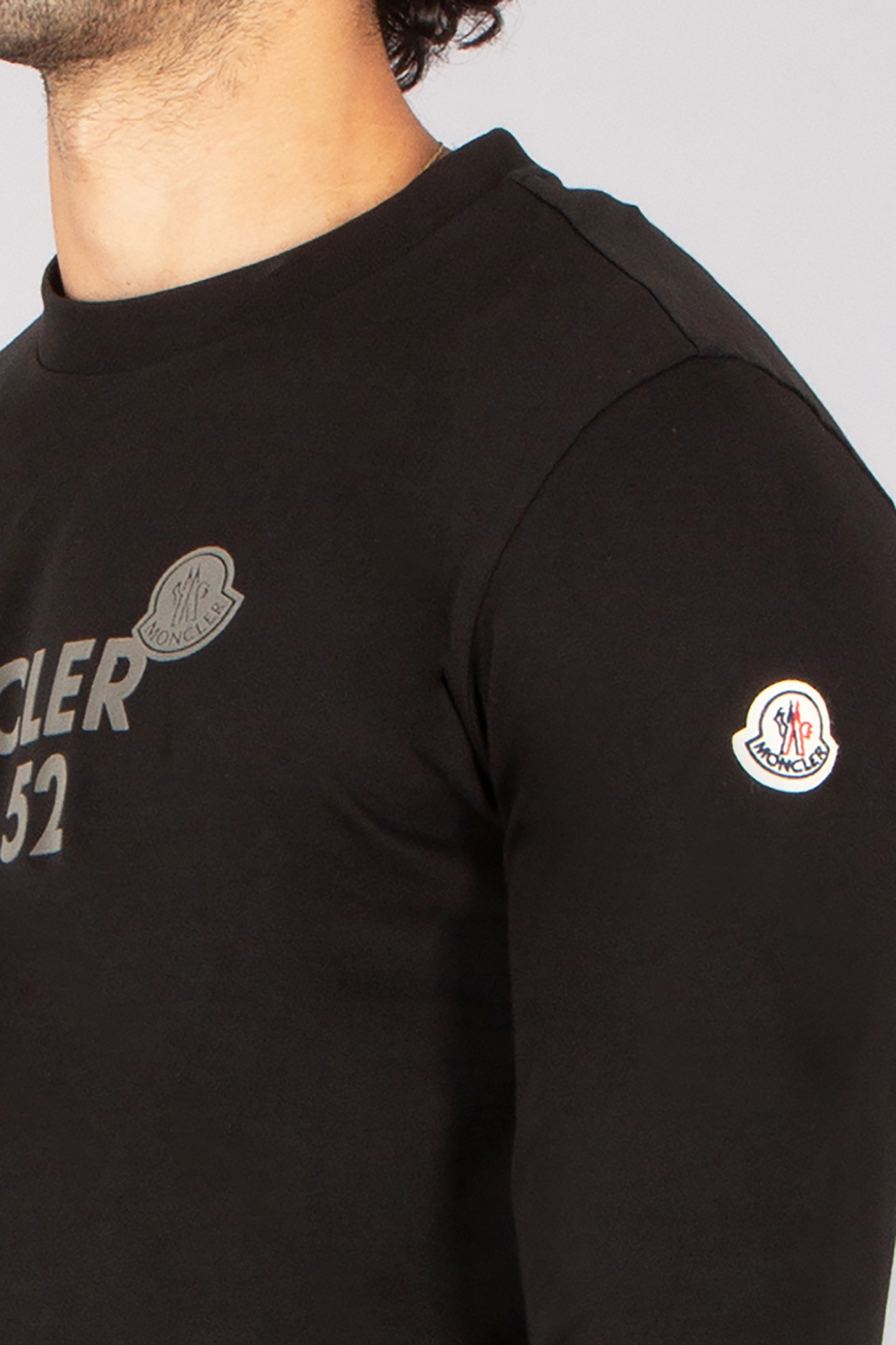 MONCLER Regular Fit Flock Print Organic Cotton Jersey Long-Sleeve T-Shirt Langarm, Hemd, T-shirt, Mann, Person