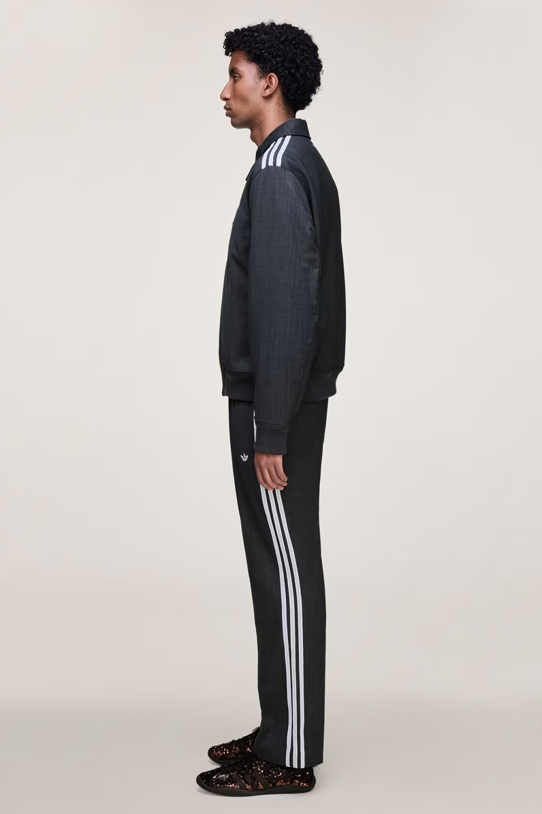 Formelle Kleidung, Anzug, Mantel, Jacke, Stehend