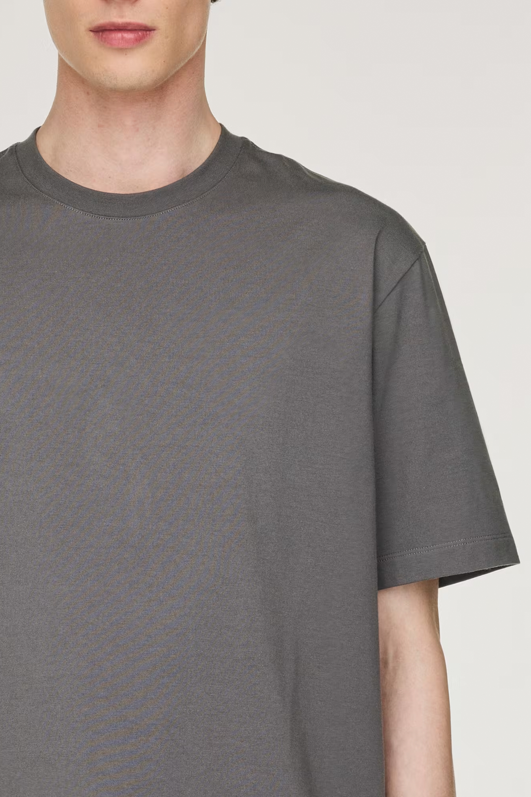 Bekleidung, T-shirt, Person, Ärmel