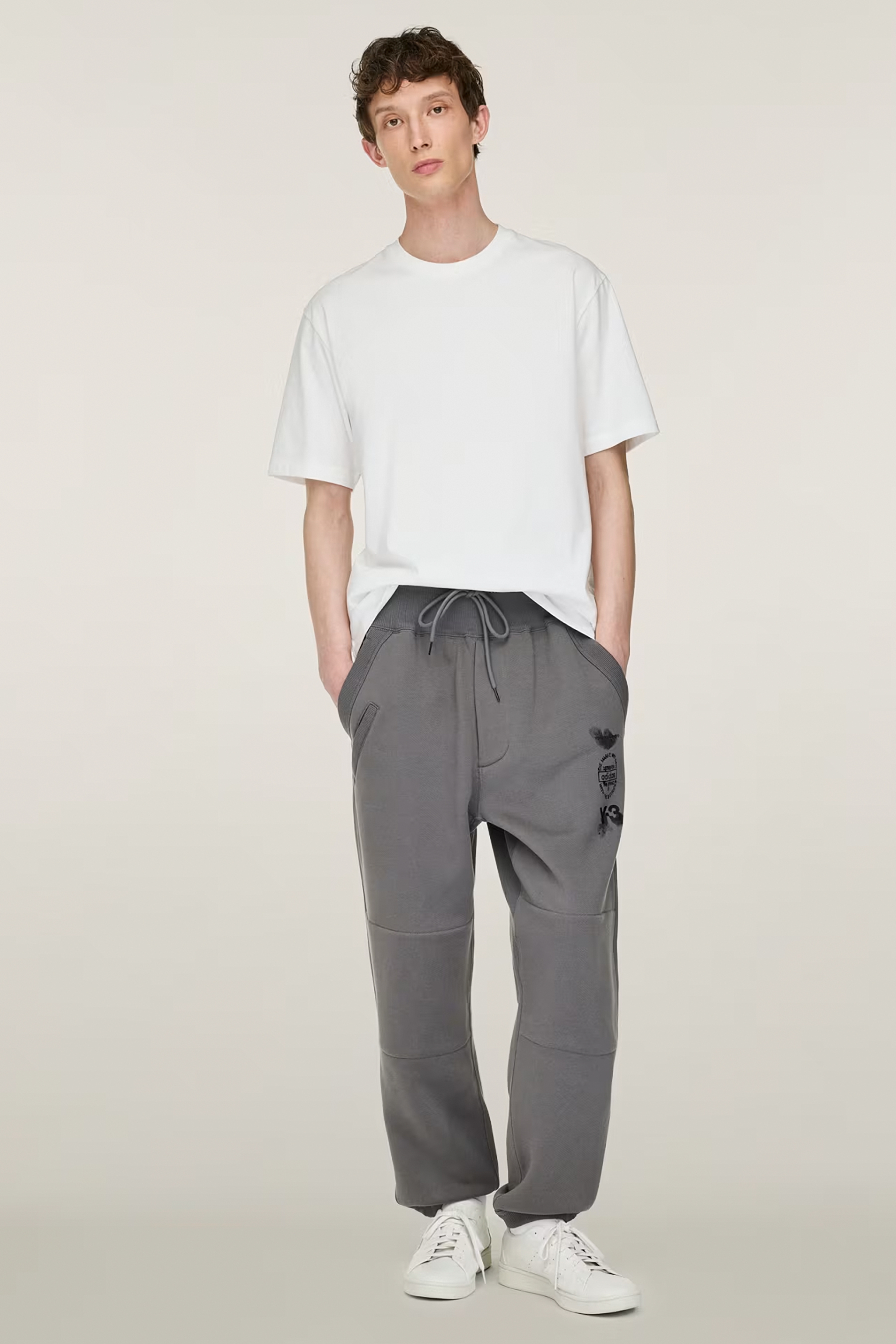 Y-3 Regular Fit Graphic Print Cotton Jersey T-Shirt Bekleidung, Hosen, T-shirt, Person