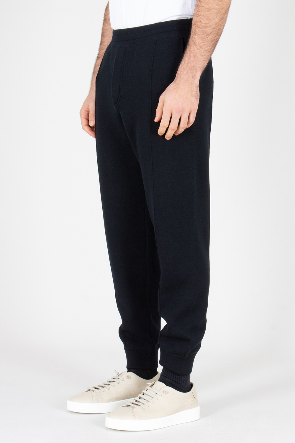 Hosen, Sneaker, Erwachsener, Mann, Person