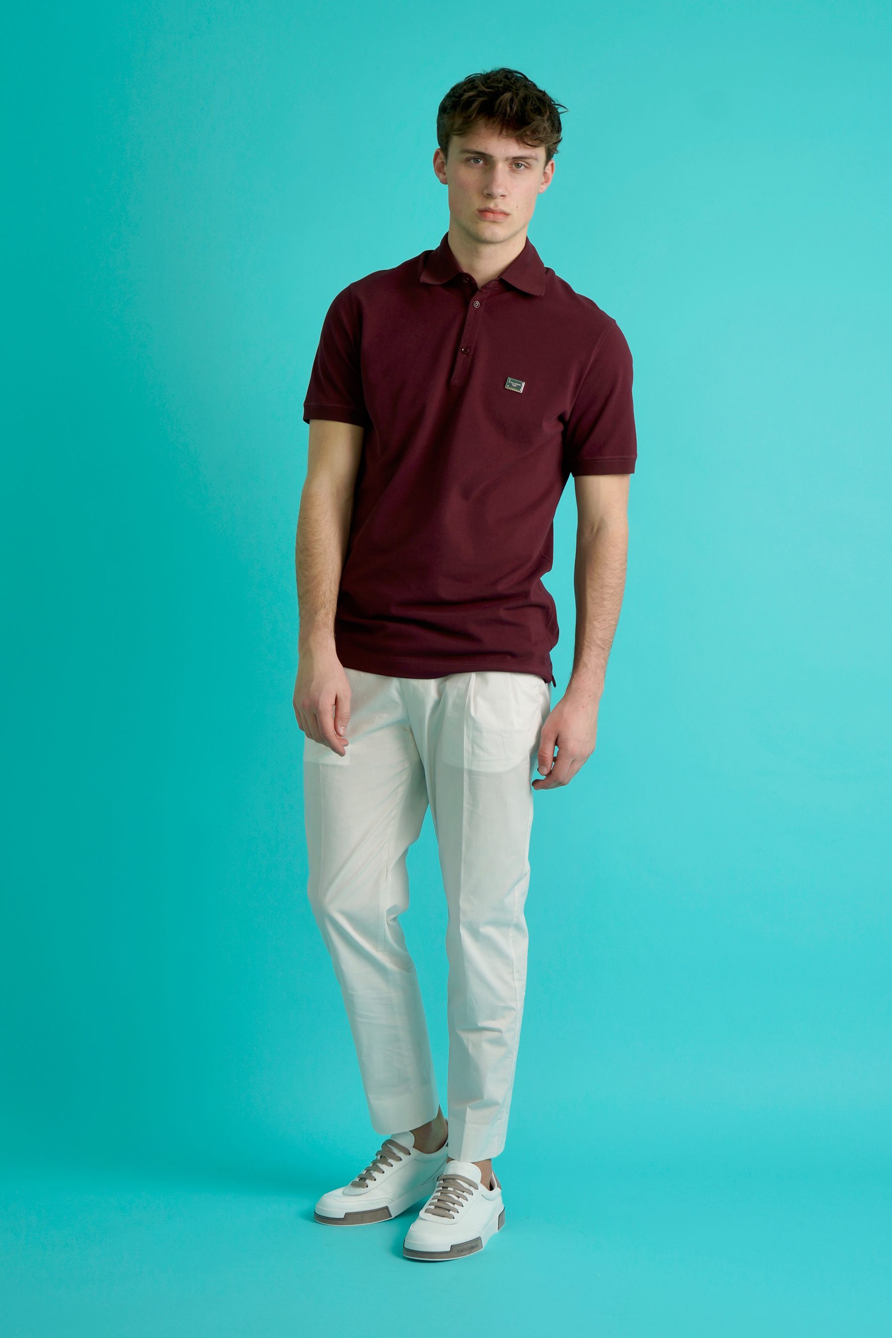 Person, Stehend, Kastanienbraun, Kleidung, Hosen