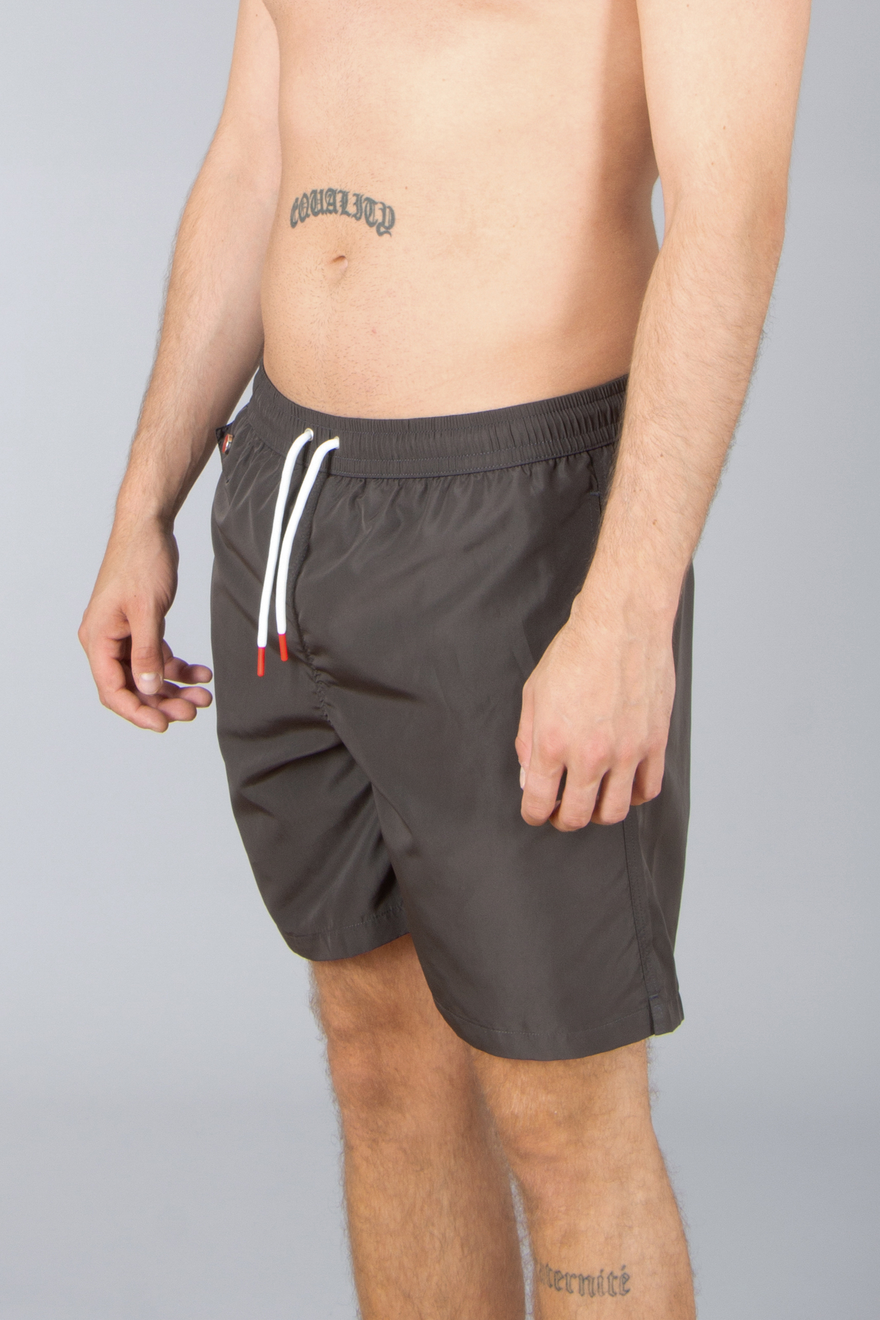 Bekleidung, Kurze Hosen, Person, Tätowierung, Badehose