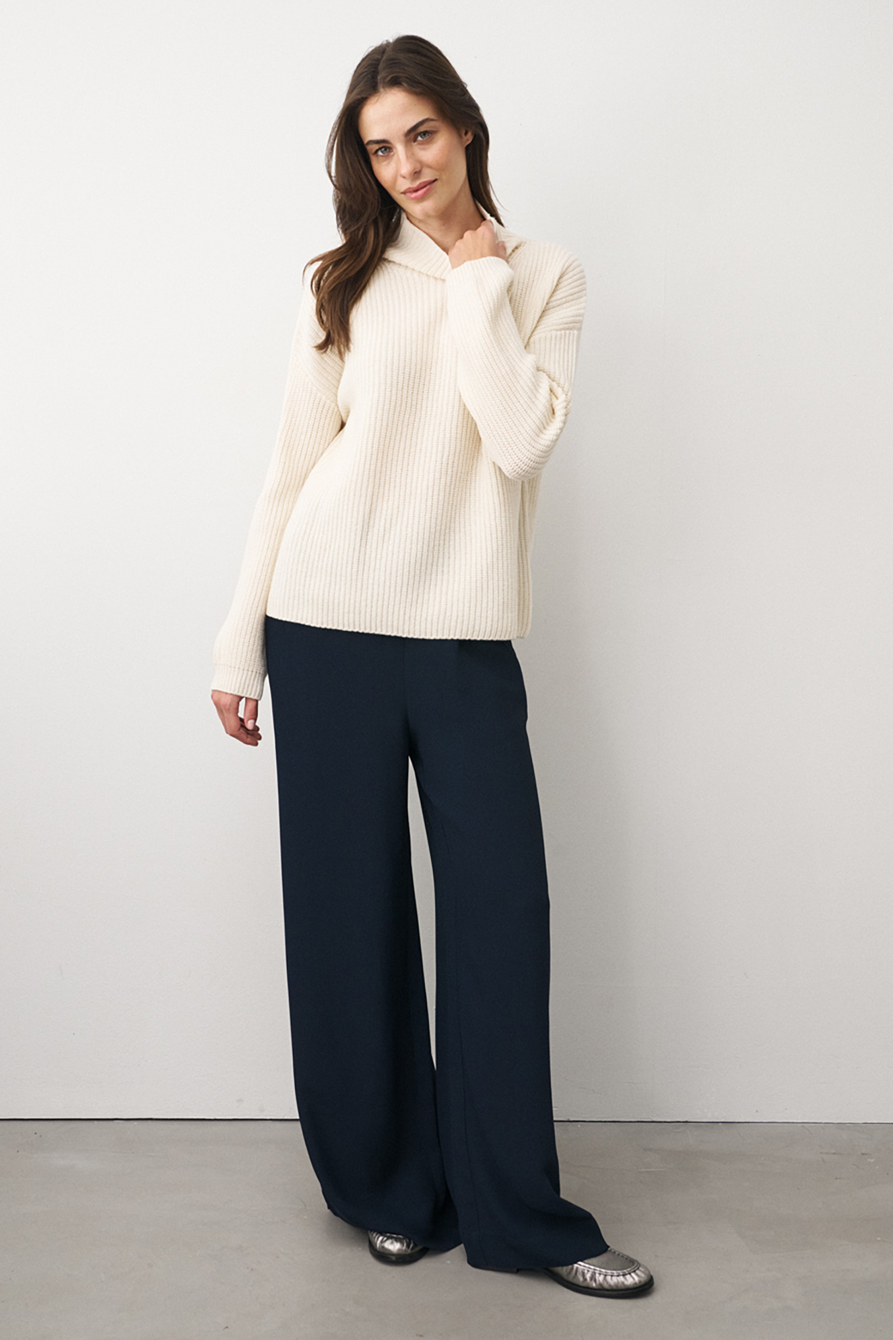 Hosen, Bluse, Pullover, Person, Frau