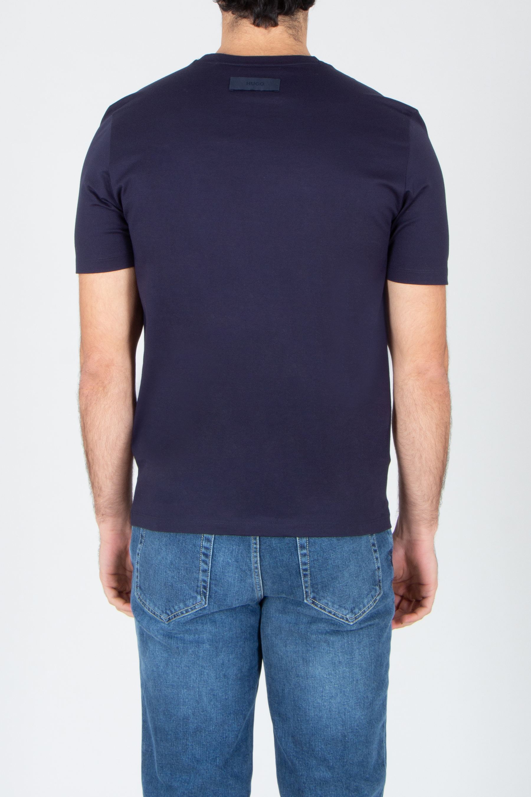 T-shirt, Hosen, Jeanshose, Hemd, Person