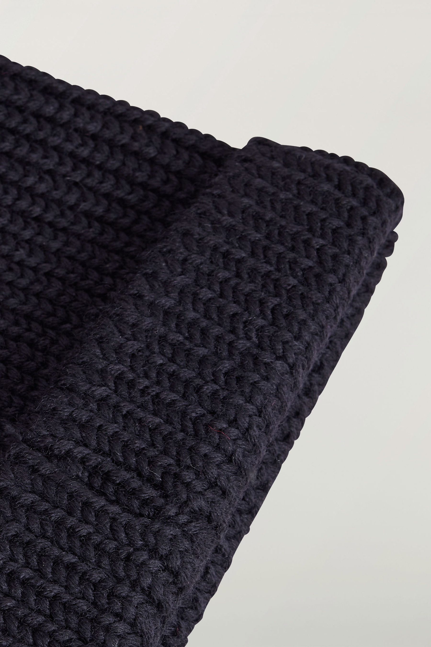 Y-3 Embroidered Chunky Wool Knit Beanie Dekoration für Zuhause, Teppich