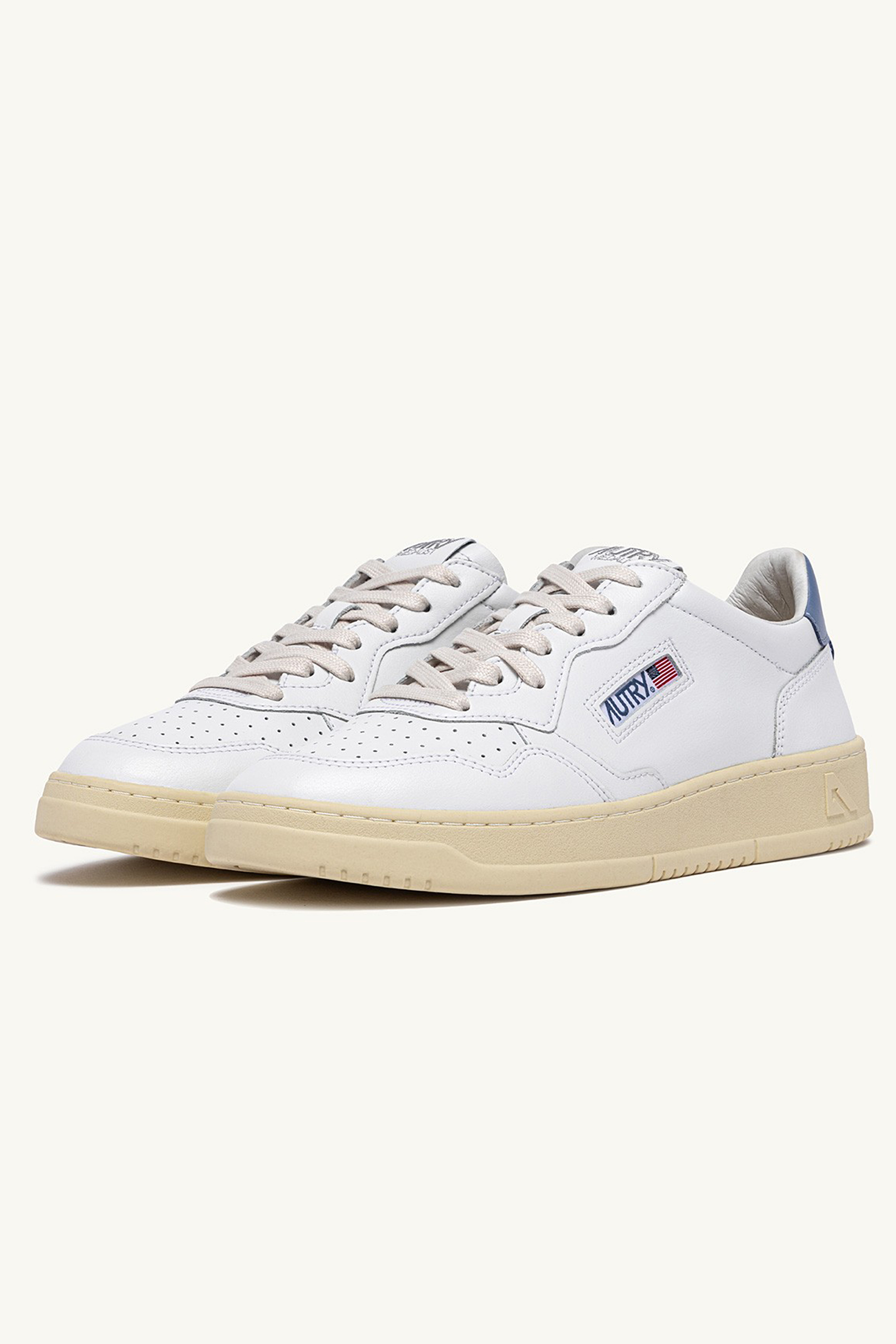 AUTRY Leather Sneakers Medalist Low Bekleidung, Schuhwerk, Schuh, Sneaker