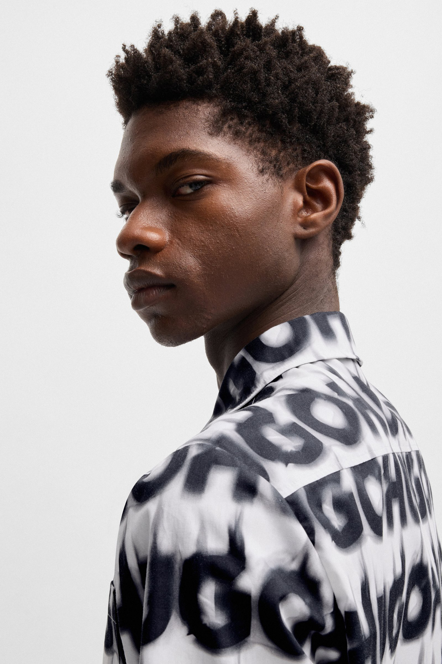 HUGO Relaxed Fit Smoke Logo Print Cotton Poplin Short-Sleeve Shirt Ellino HUGO Relaxed Fit Smoke Logo Print Cotton Poplin Short-Sleeve Shirt Ellino