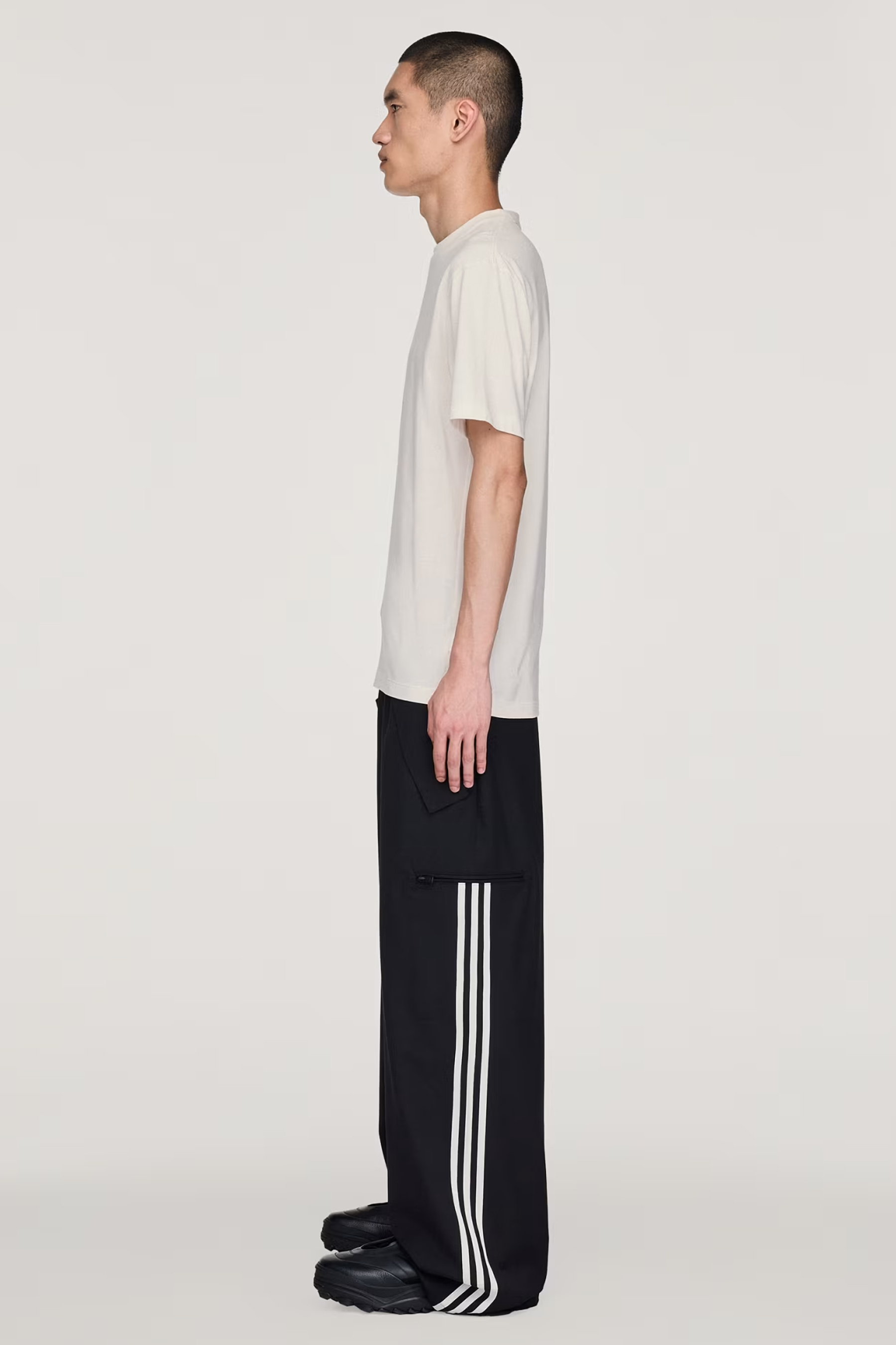 Hosen, T-shirt, Person, Stehend, Ärmel