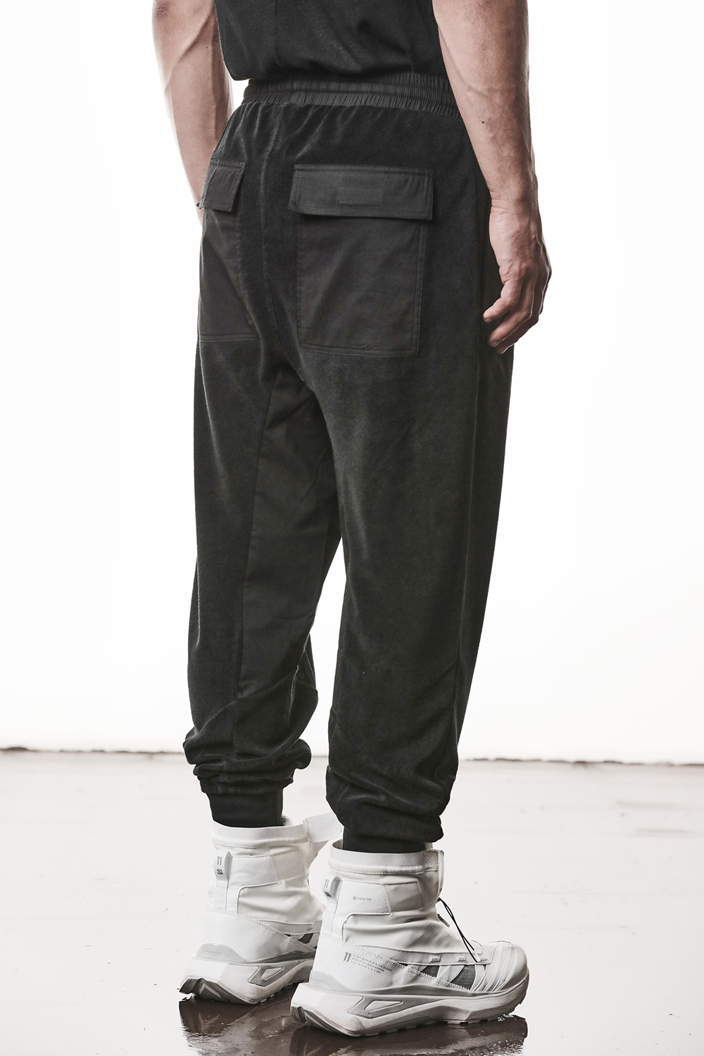 Hosen, Schuh, Sneaker, Jeans, Person