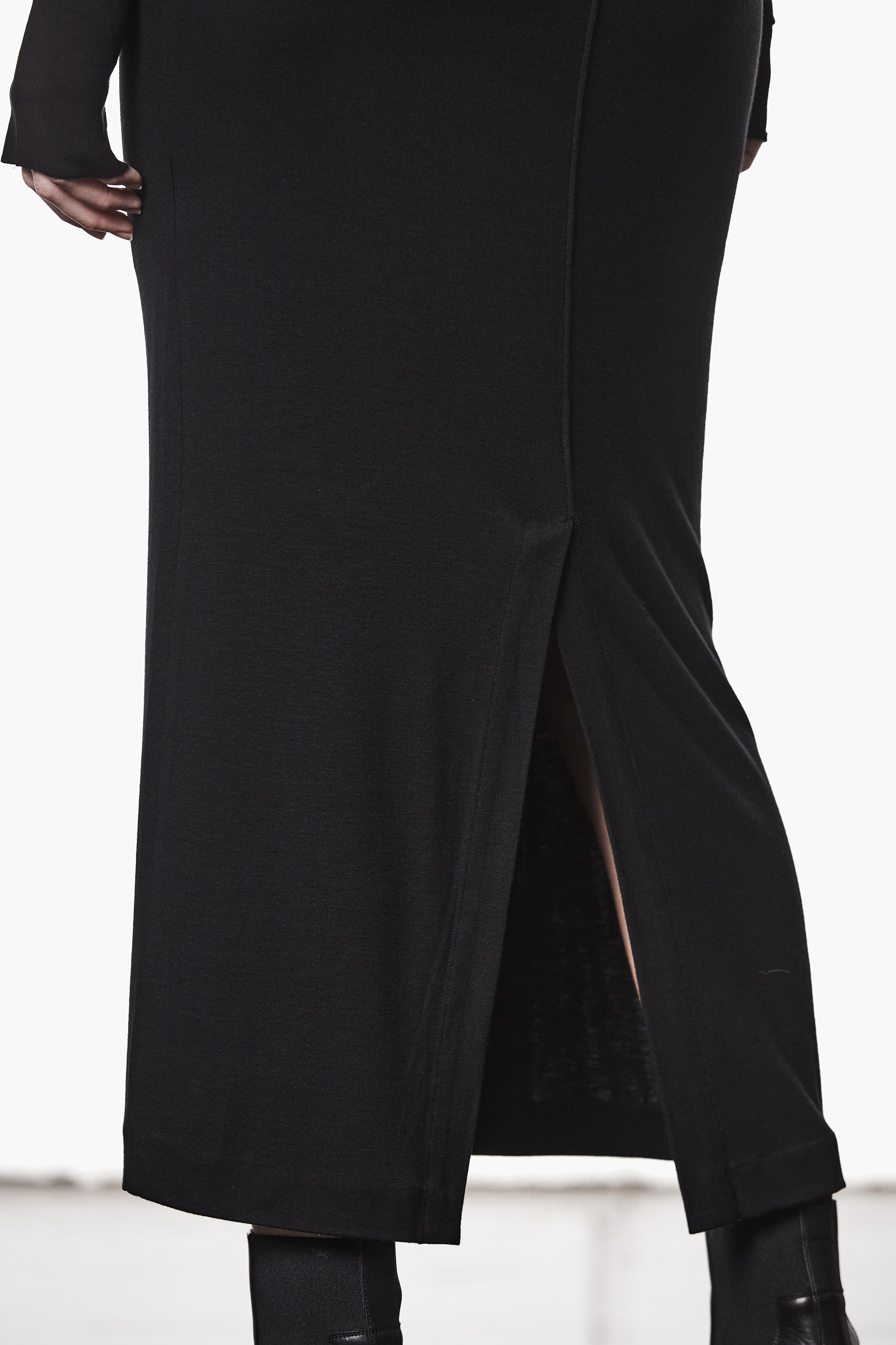 THOM KROM Slim Fit Viscose Stretch Roll Neck Midi Dress Bekleidung, Mantel, Hosen, Langarm