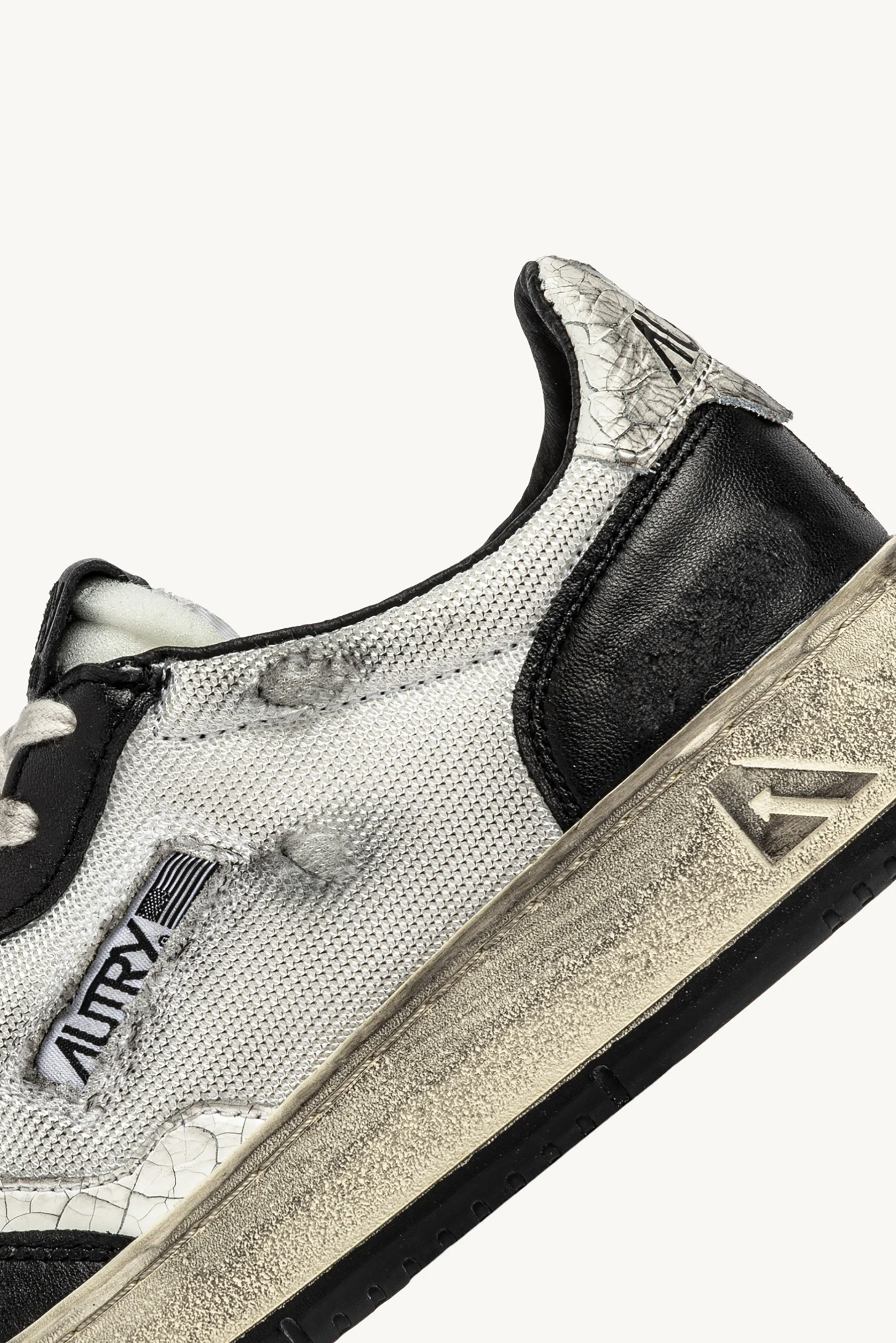 AUTRY Low Top Mesh & Leather Sneakers Medalist Super Vintage