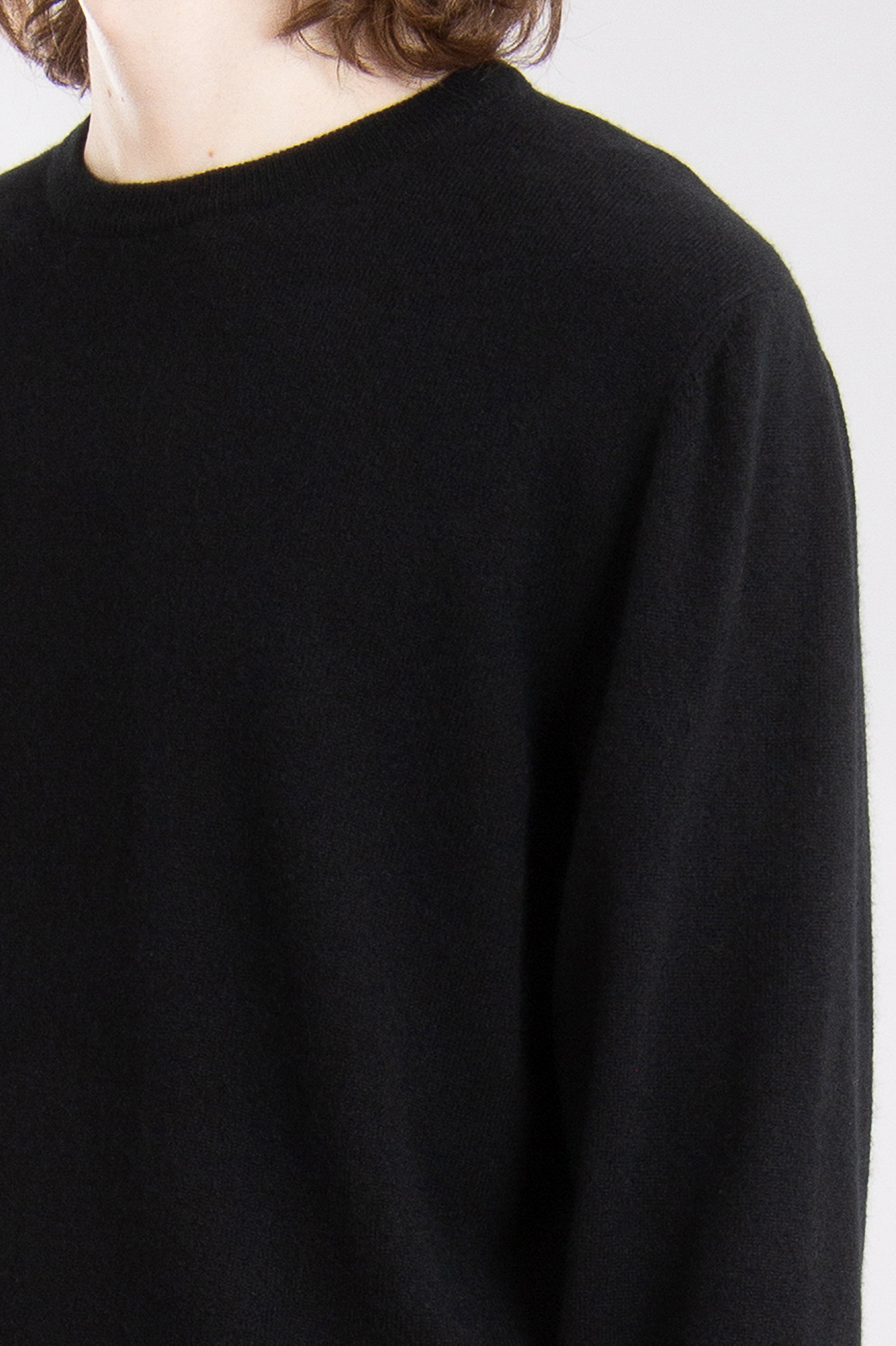 AIDA BARNI Crew Neck Cashmere Knit Sweater AIDA BARNI Crew Neck Cashmere Knit Sweater
