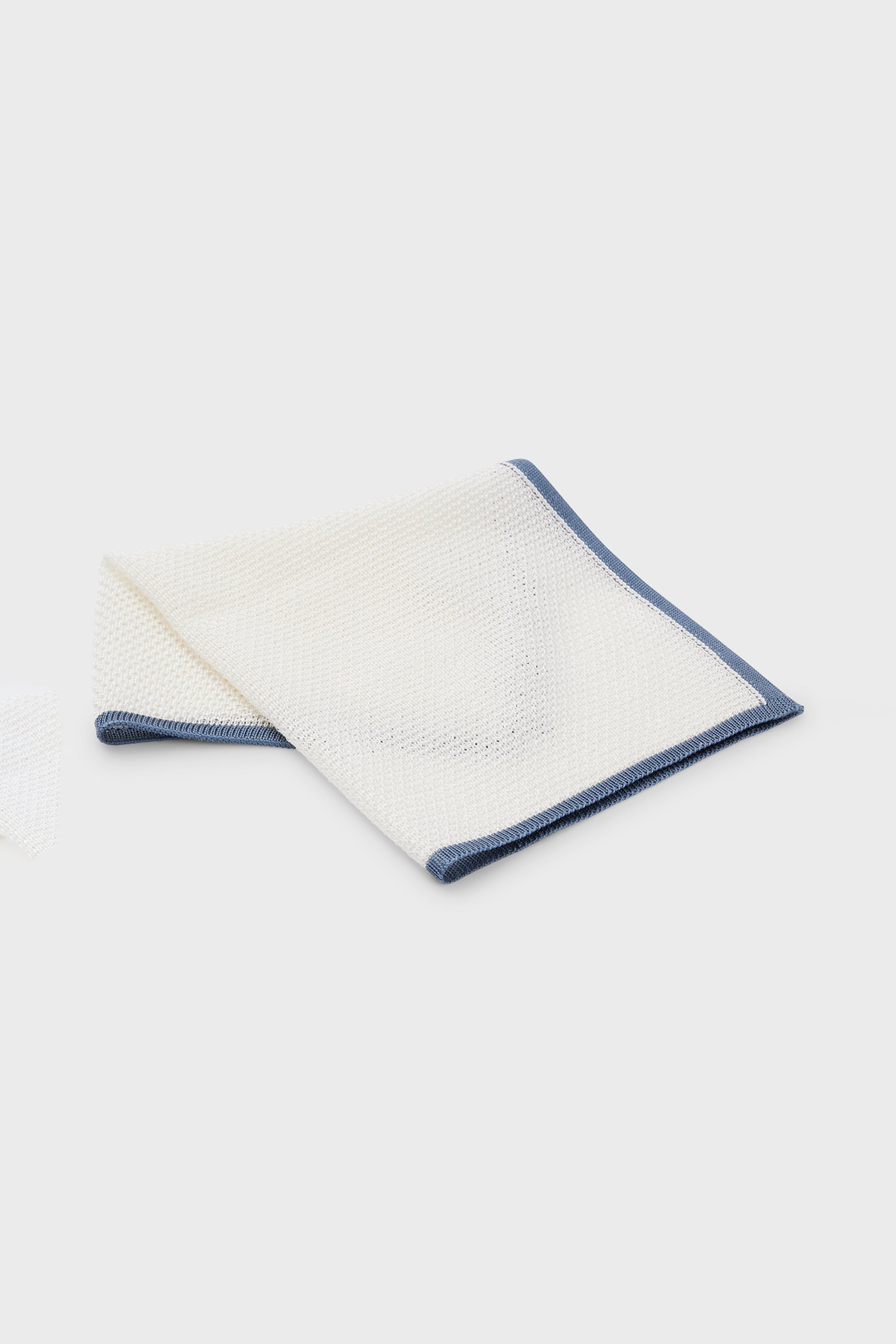 BOSS Knitted Silk Jacquard Pocket Square BOSS Knitted Silk Jacquard Pocket Square