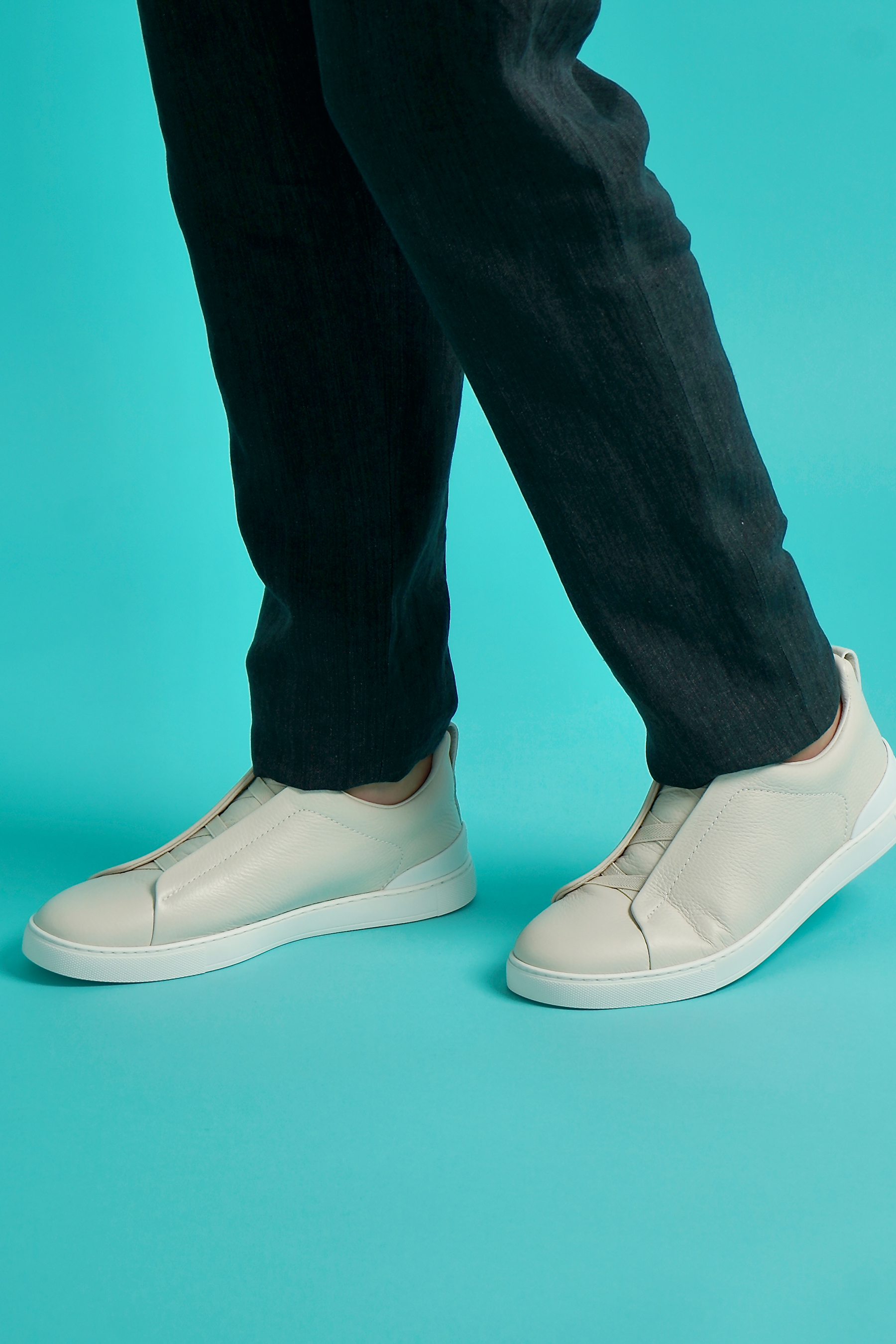 Schuhwerk, Schuh, Sneaker, Jeans, Person