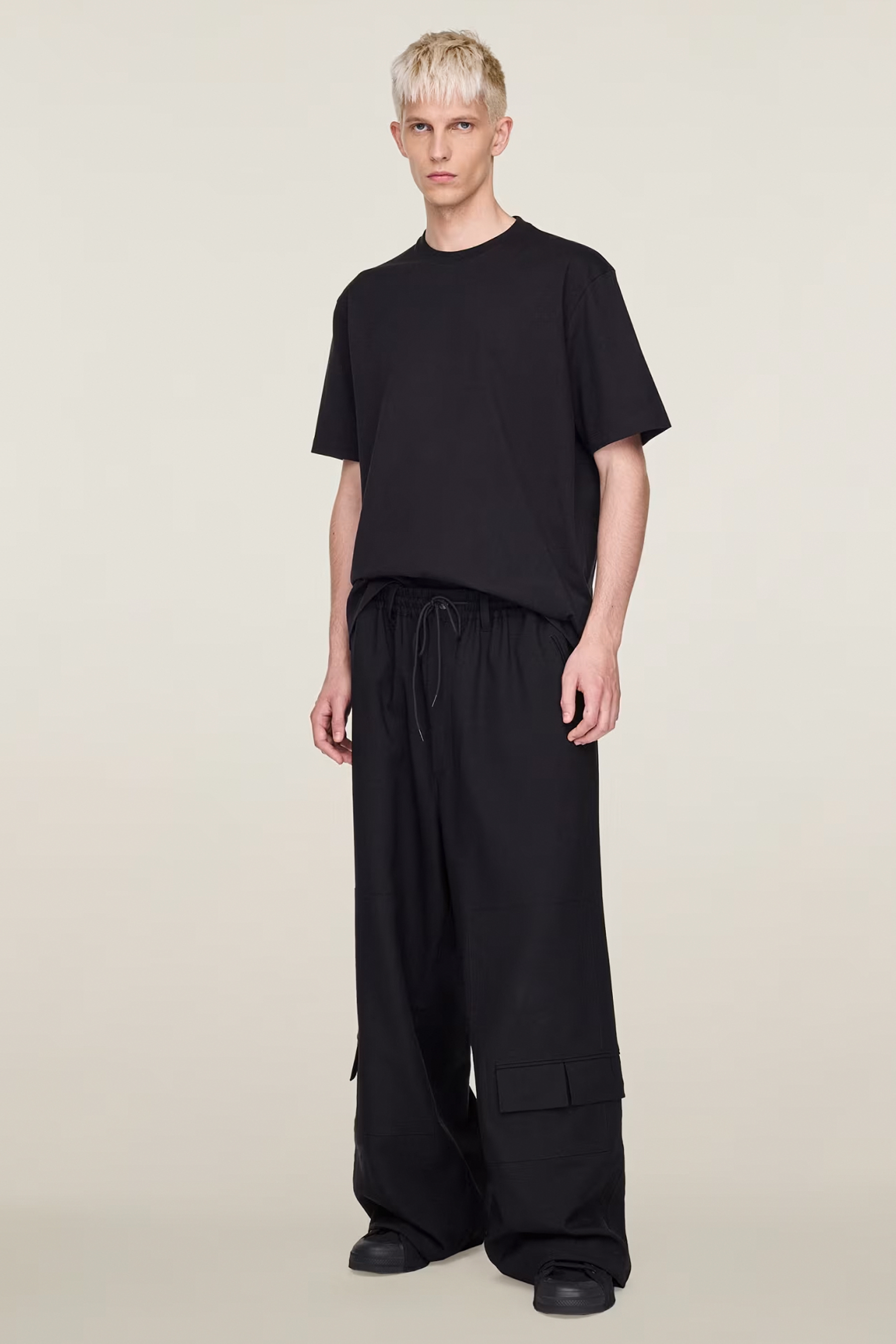 Y-3 Regular Fit Graphic Print Cotton Jersey T-Shirt T-shirt, Hosen, Person, Stehend, Mann