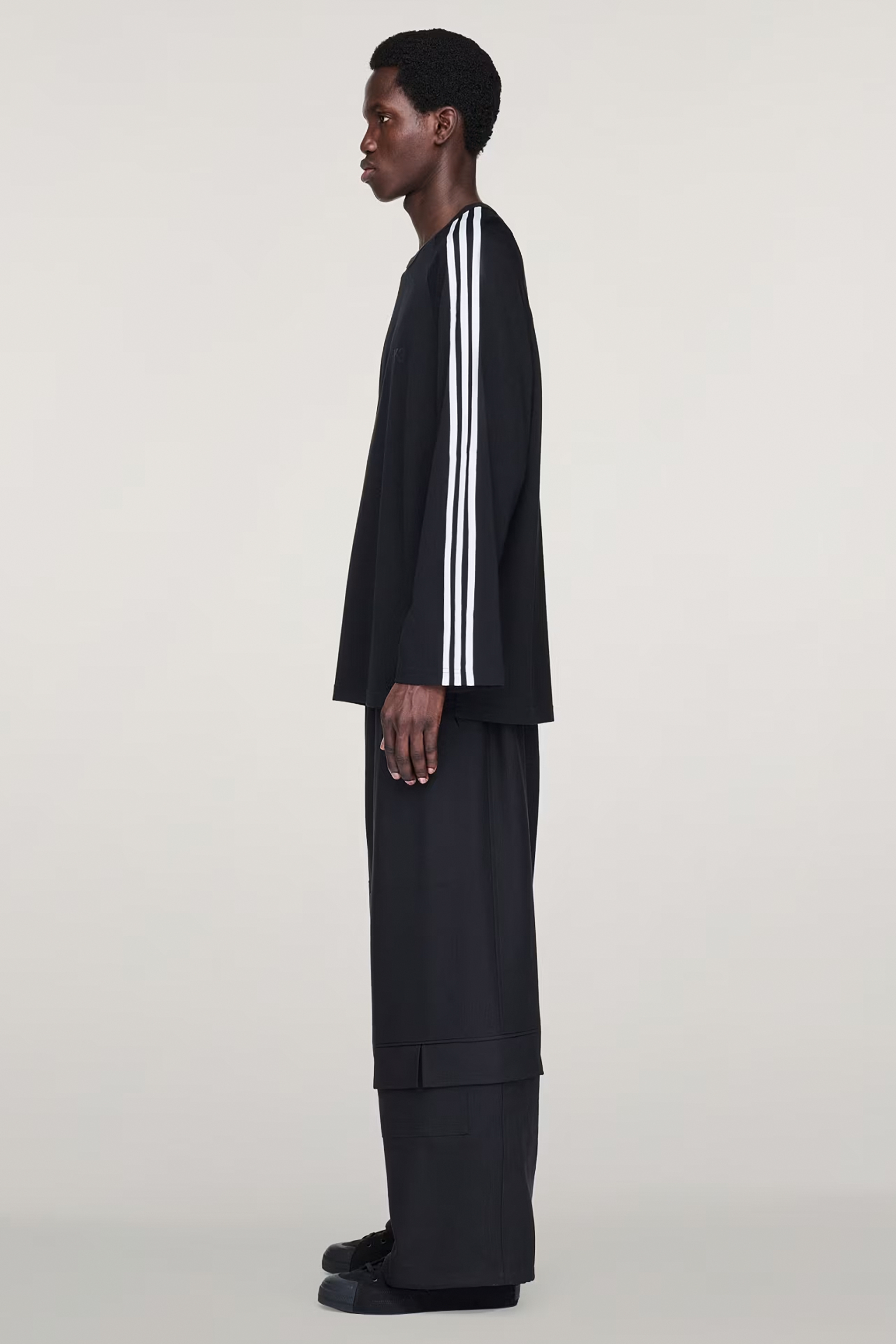 Y-3 Loose Fit Lyocell-Wool Stretch Blend 3-Stripes Wire Long-Sleeve T-Shirt Leute, Person, Erwachsener, Männlich, Mann