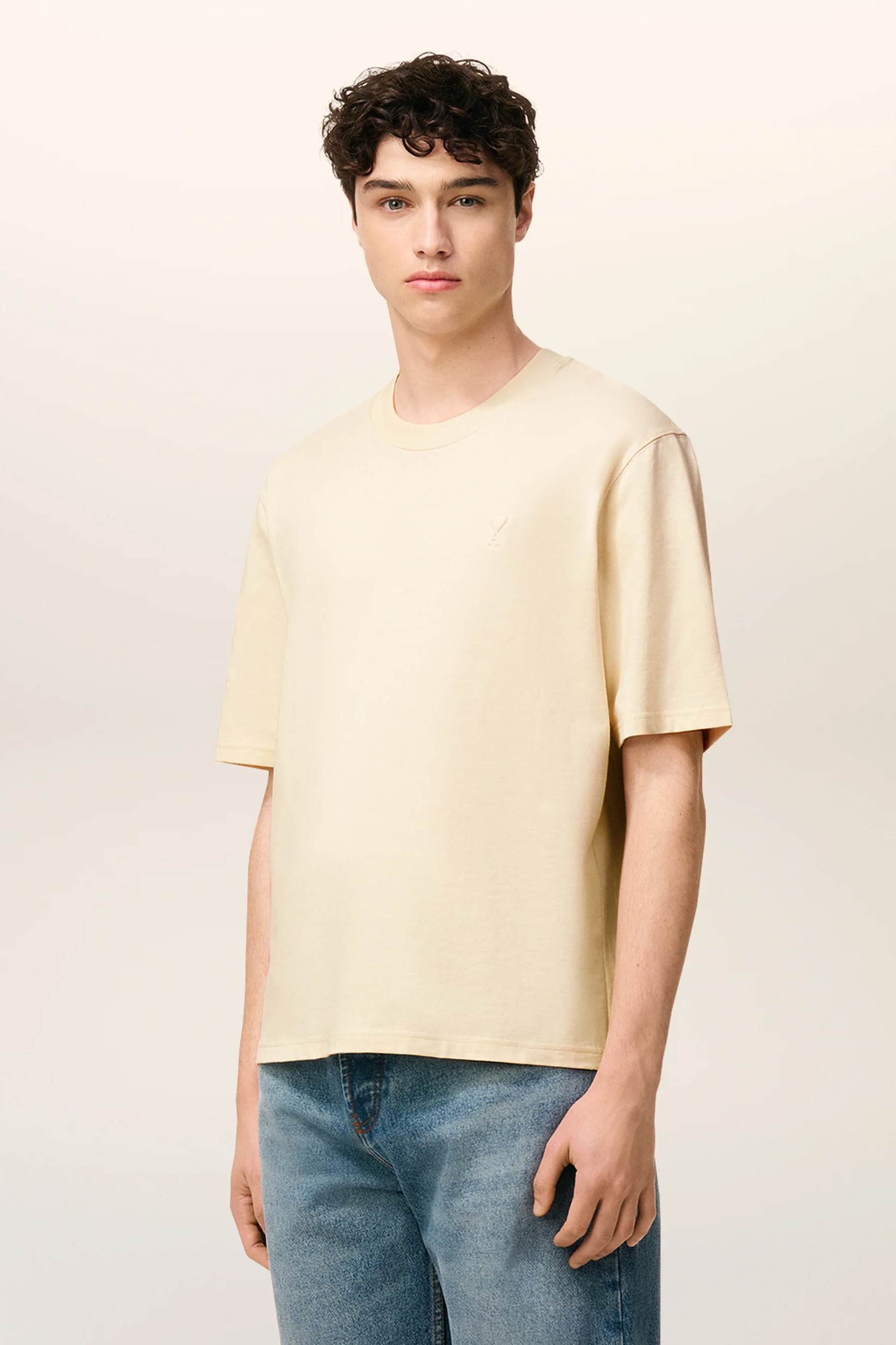 AMI PARIS Boxy Fit Ami De Coeur Cotton Jersey T-Shirt Bekleidung, T-shirt, Bluse, Person, Ärmel