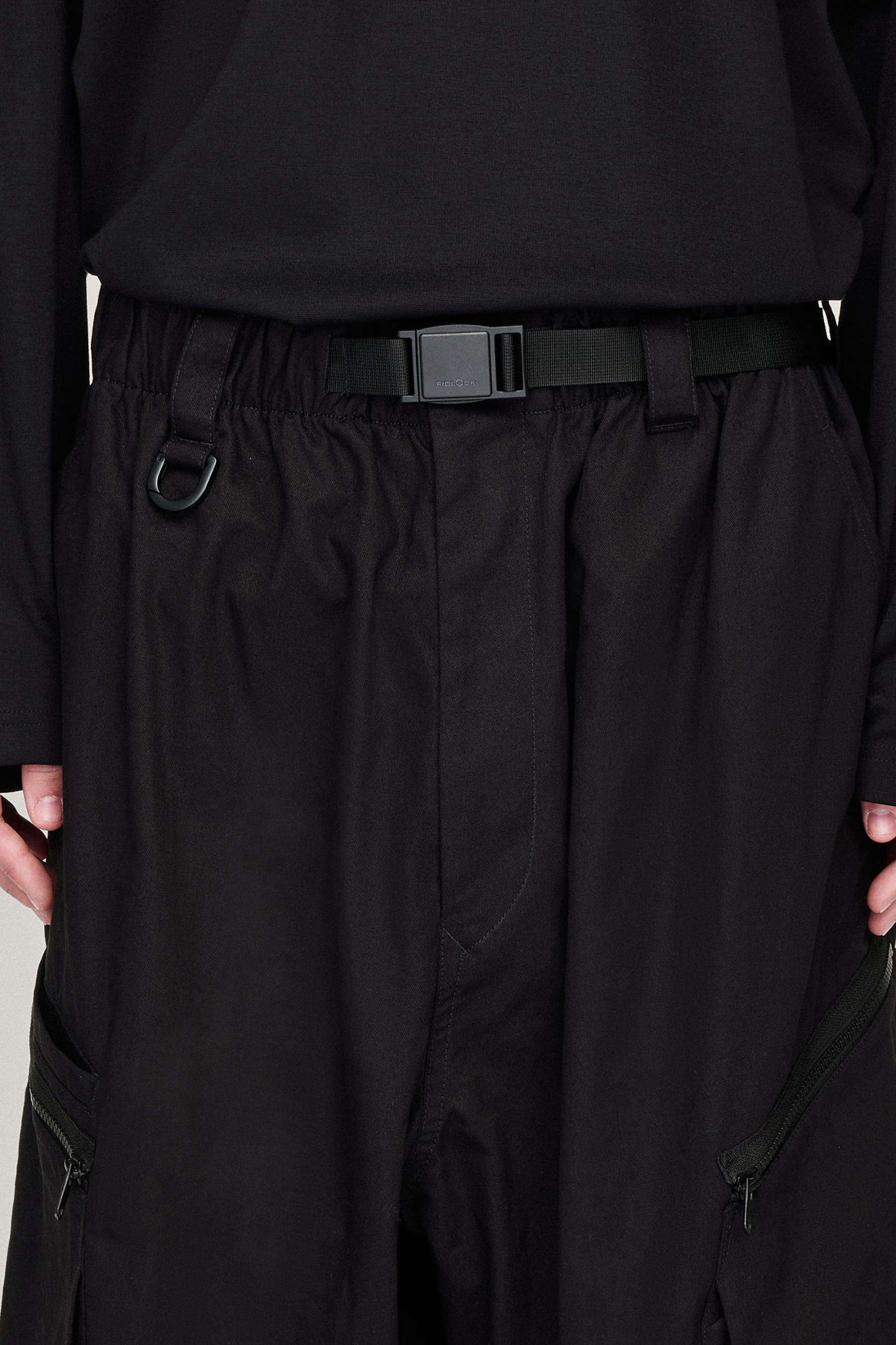 Y-3 Loose Fit Cotton-Hemp Twill Cargo Pants Hosen, Gürtel, Erwachsener, Mann, Person