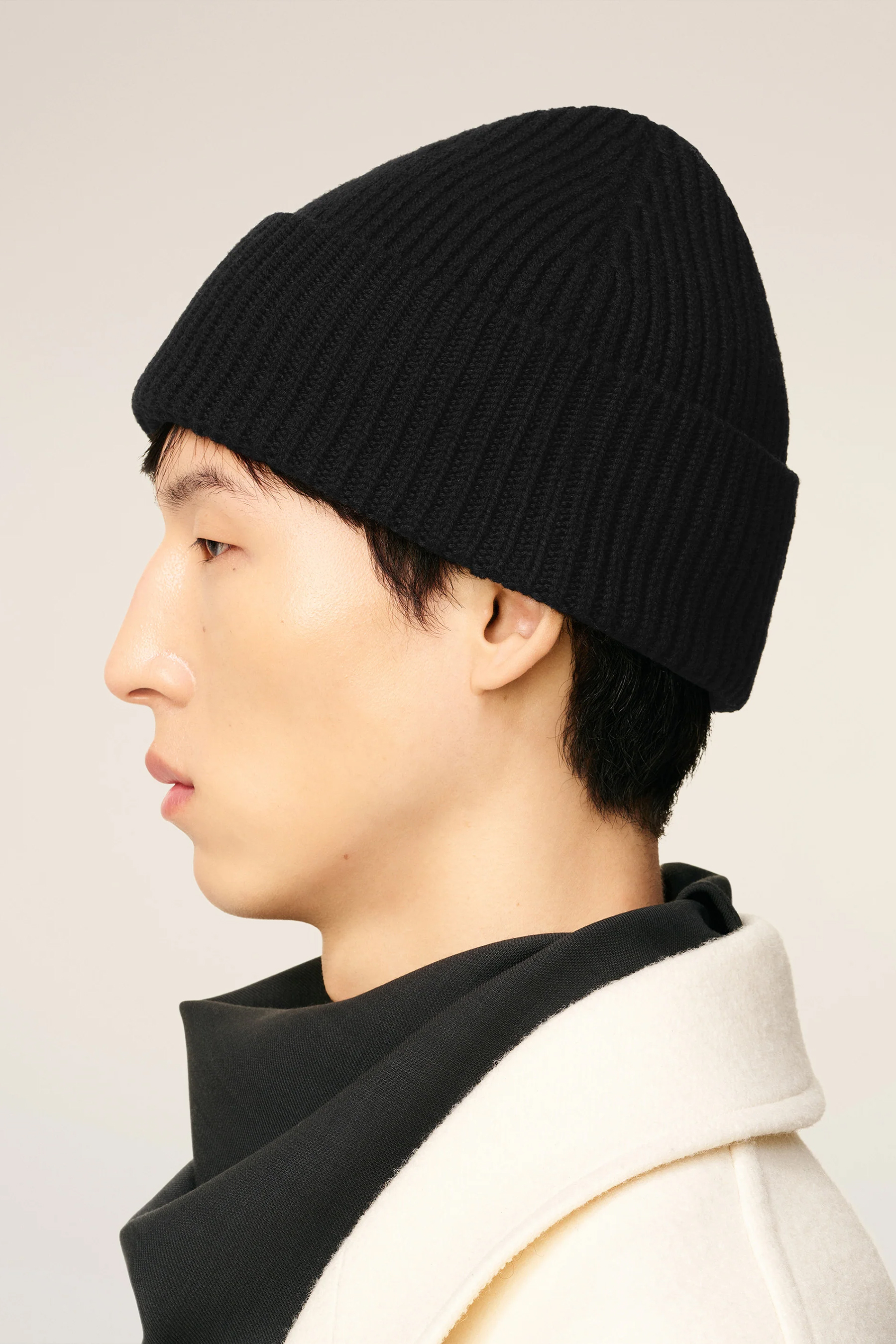 AMI PARIS Ami De Coeur Ribbed Virgin Wool Beanie Mütze, Kleidung, Hut, Person