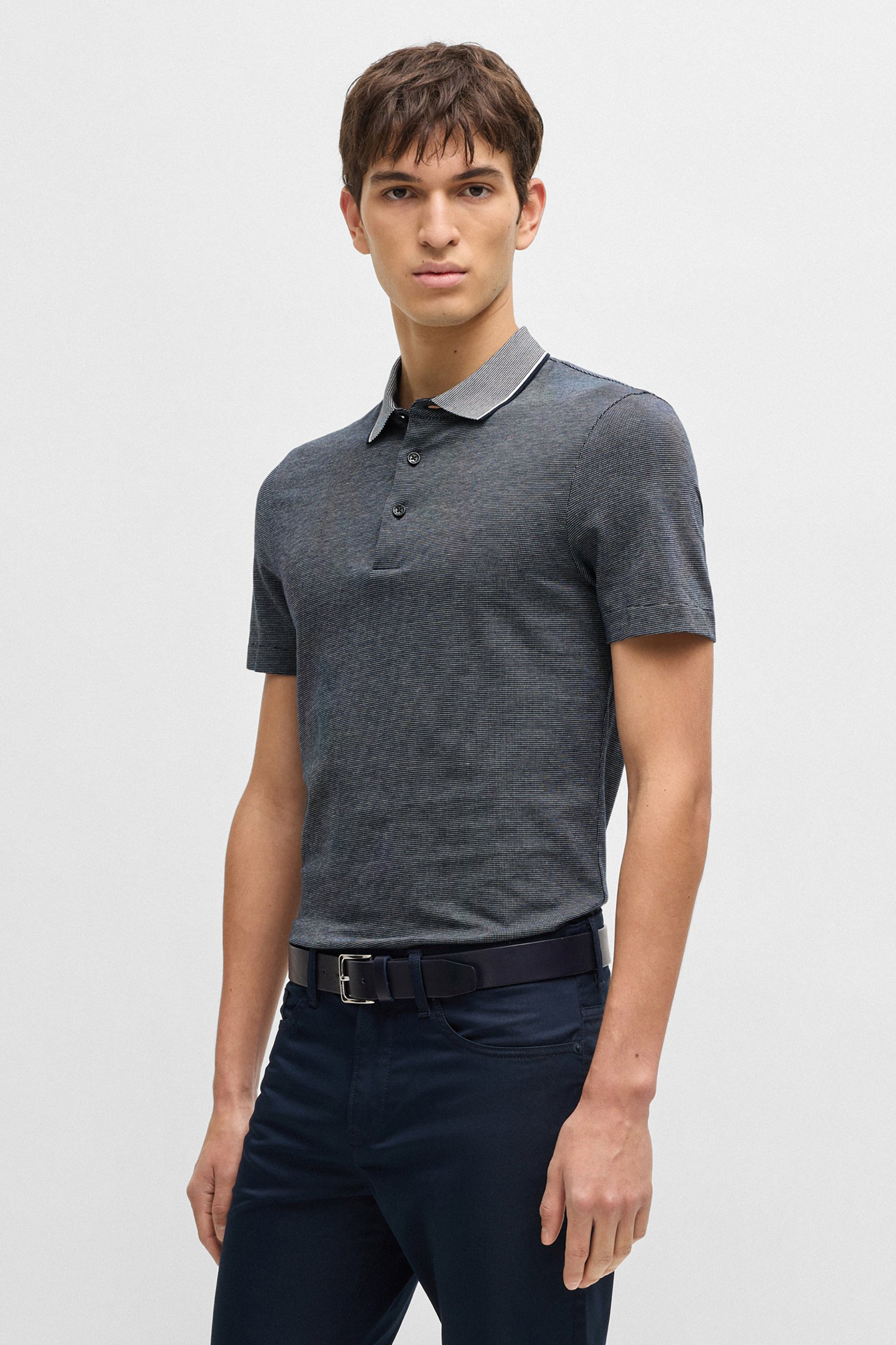 T-shirt, Hemd, Ärmel, Gürtel, Person