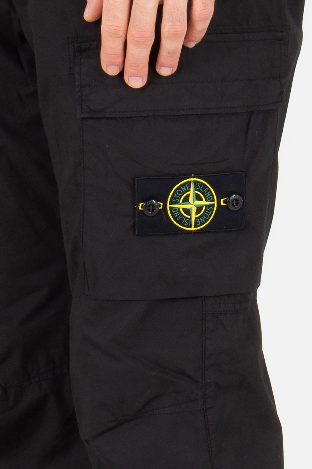 Bekleidung, Hosen, Logo, Person, Abzeichen